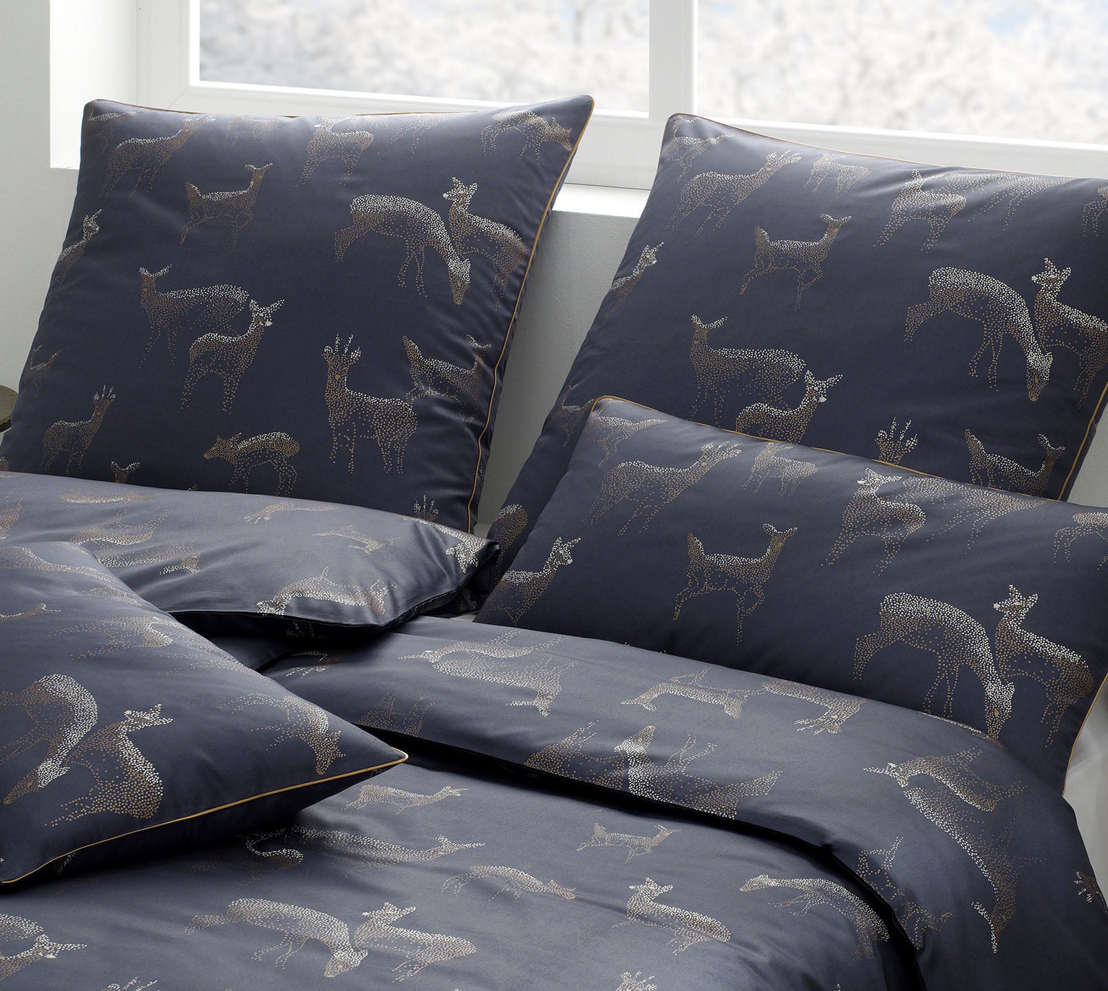 Satin Bettwäsche Glitter mit Rehmotiv Nachtblau Schlafzimmer #farbe_Nachtblau