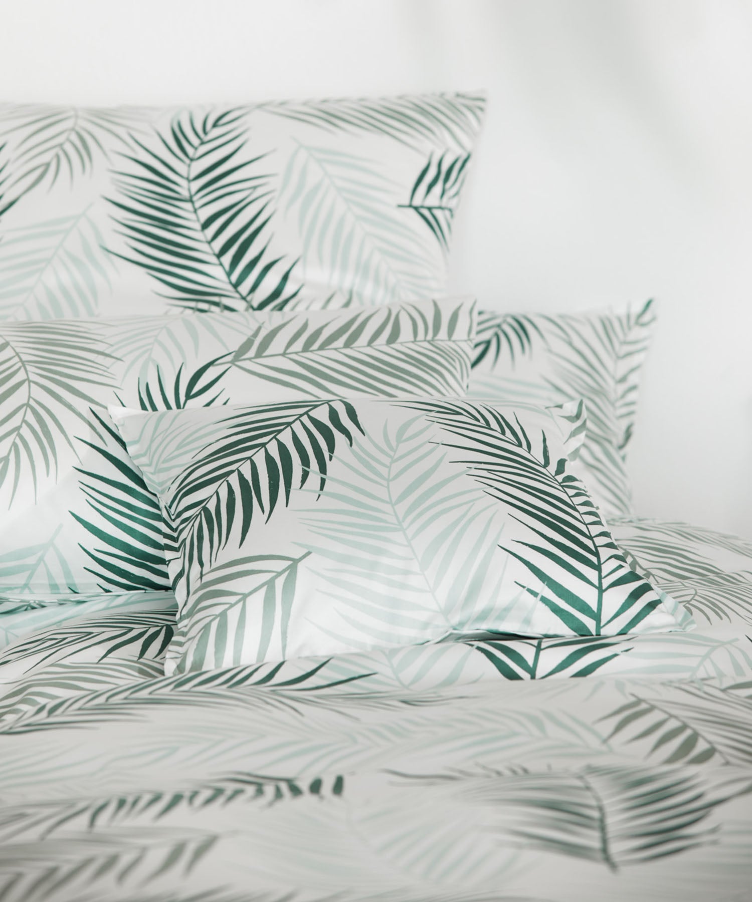 Satin Bettwäsche Palm mit Palmblättermotiv Grün Detail