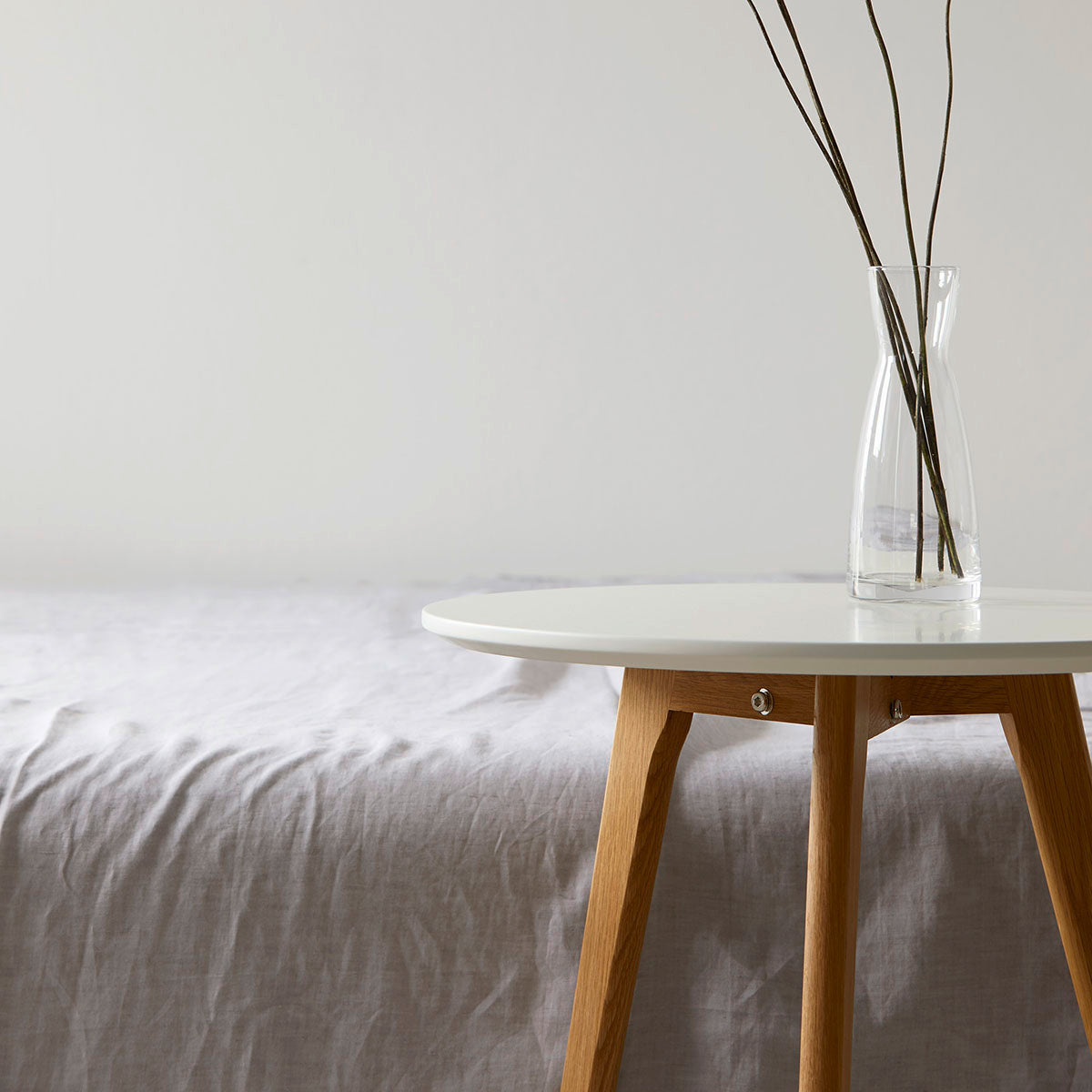 Halbleinen Bettlaken Breezee Hellgrau Tisch Vase Bett