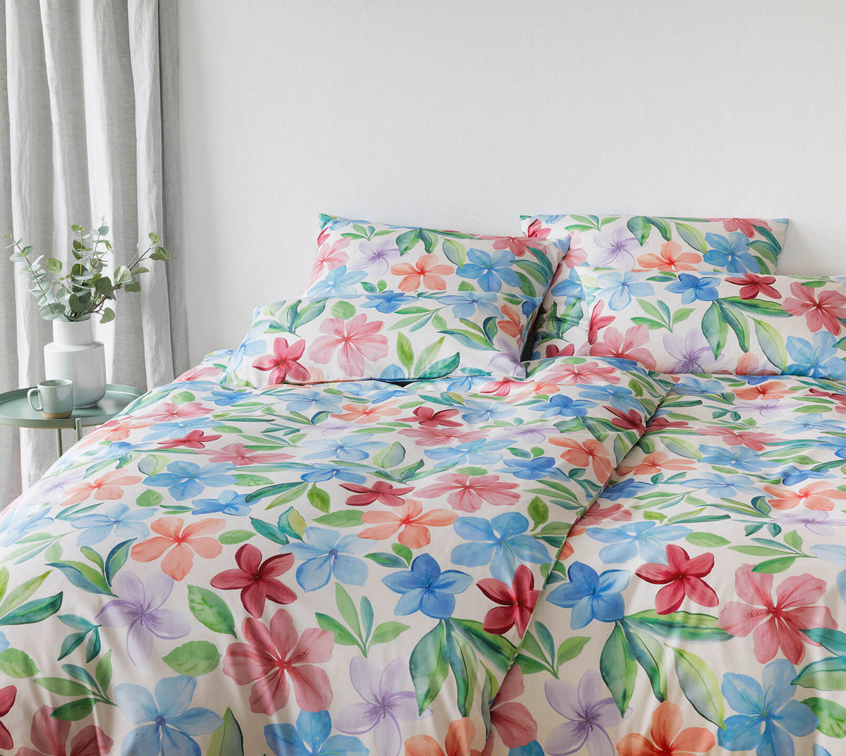 Bambus Satin Bettwäsche Bravo in Rouge Blumen-Blätter-Motiv Schlafzimmer #farbe_Bravo Rouge