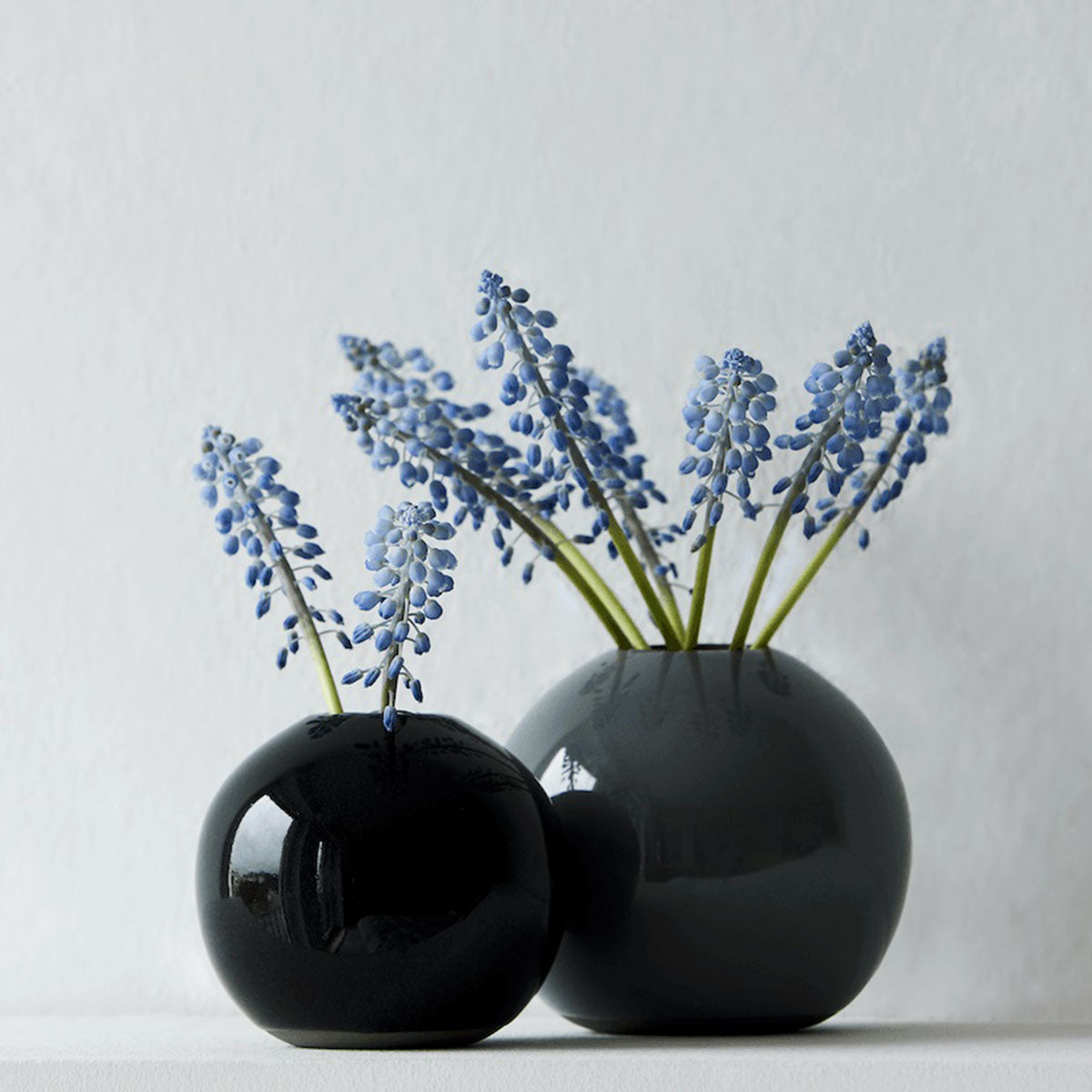 Vase mit Blumen Blau