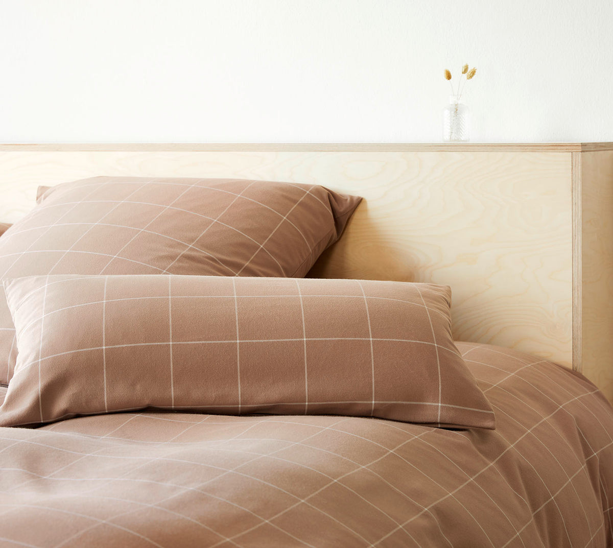 Flanell Bettwäsche Oxford in Caramel im Bett #farbe_Caramel