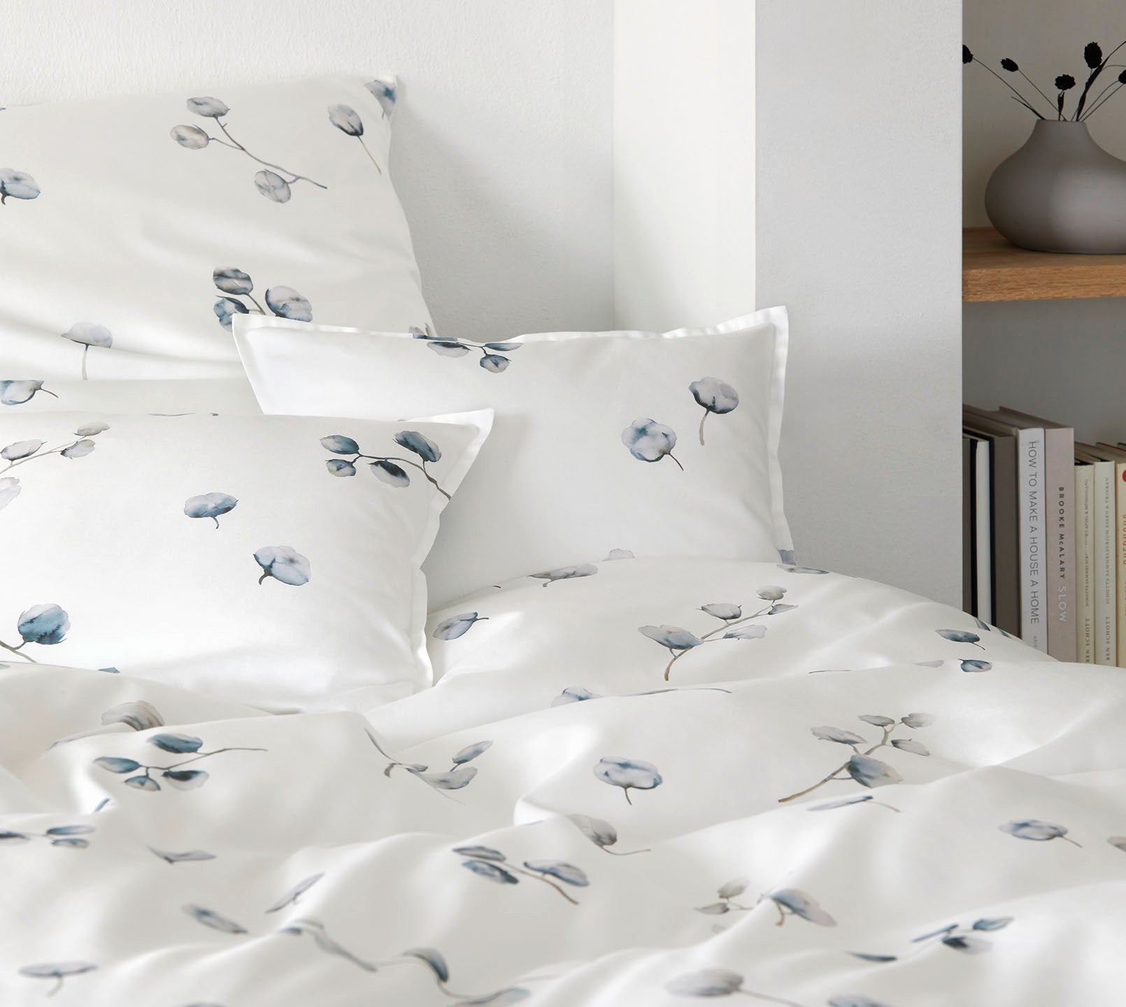 GOTS Bio Satin Bettwaesche Cotton Flower in Weiss Baumwollblüten Kissen #farbe_Weiß