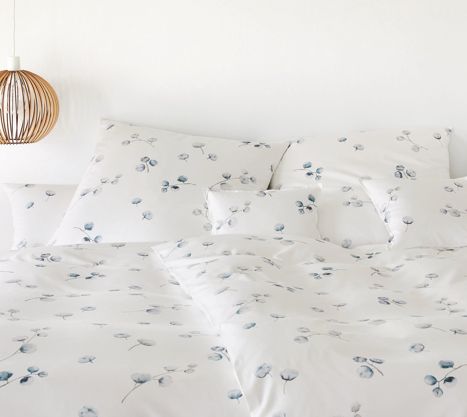 GOTS Bio Satin Bettwäsche Cotton Flower in Weiß Baumwollblüten Schlafzimmer #farbe_Weiß