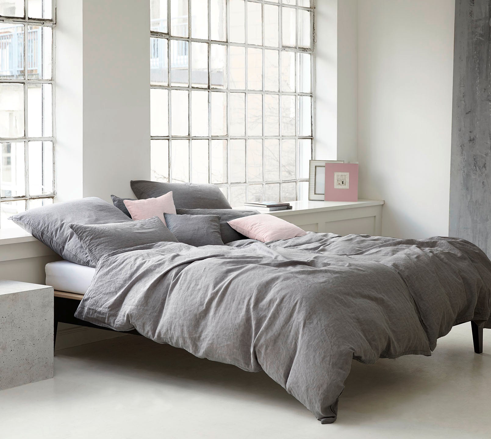 Halbleinen Bettwäsche Breezee in Dunkelgrau Schlafzimmer #farbe_Breezee Dunkelgrau