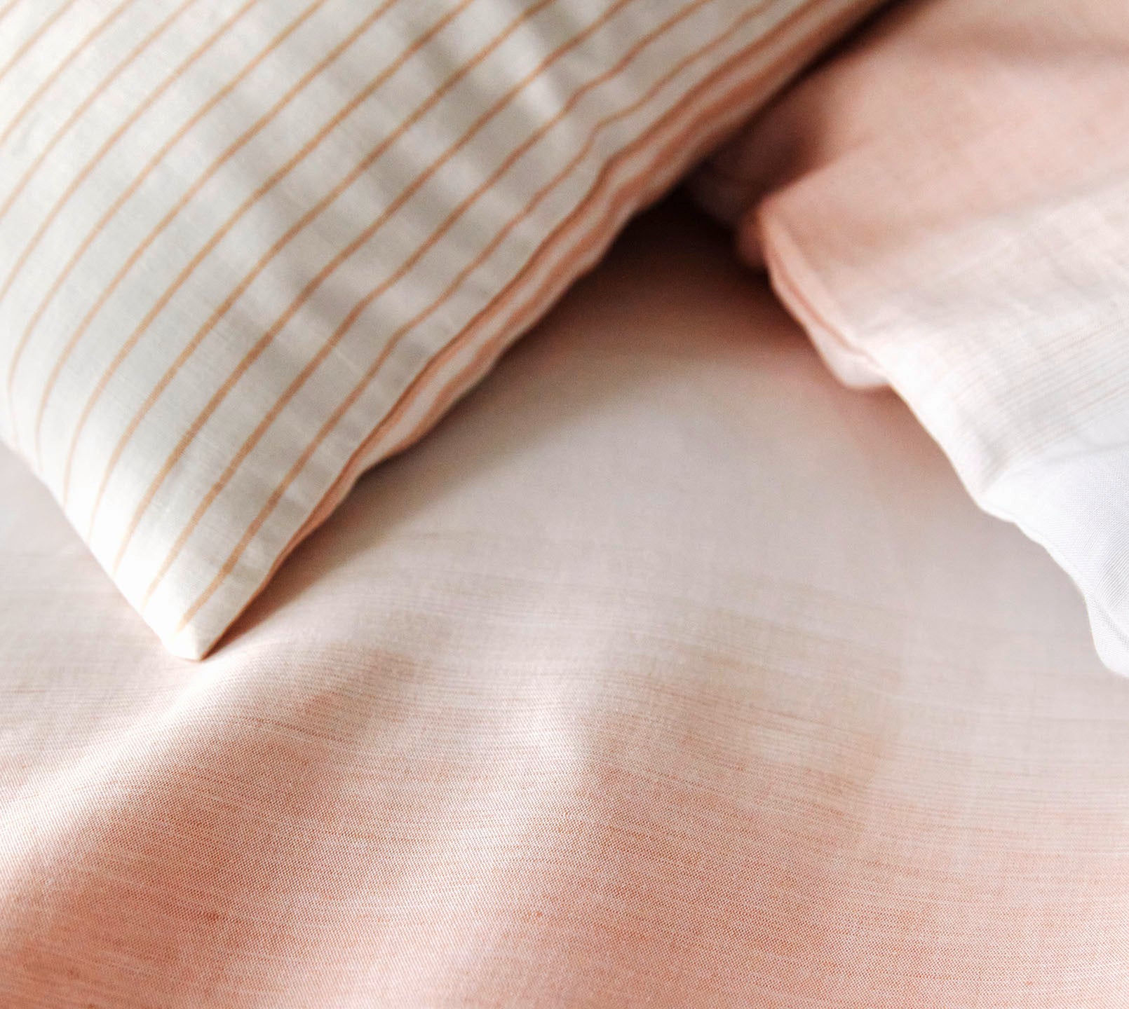 Halbleinen Bettwäsche Layer in Pfirsich Farbverlauf Streifen Detail 1 #farbe_Layer Pfirsich