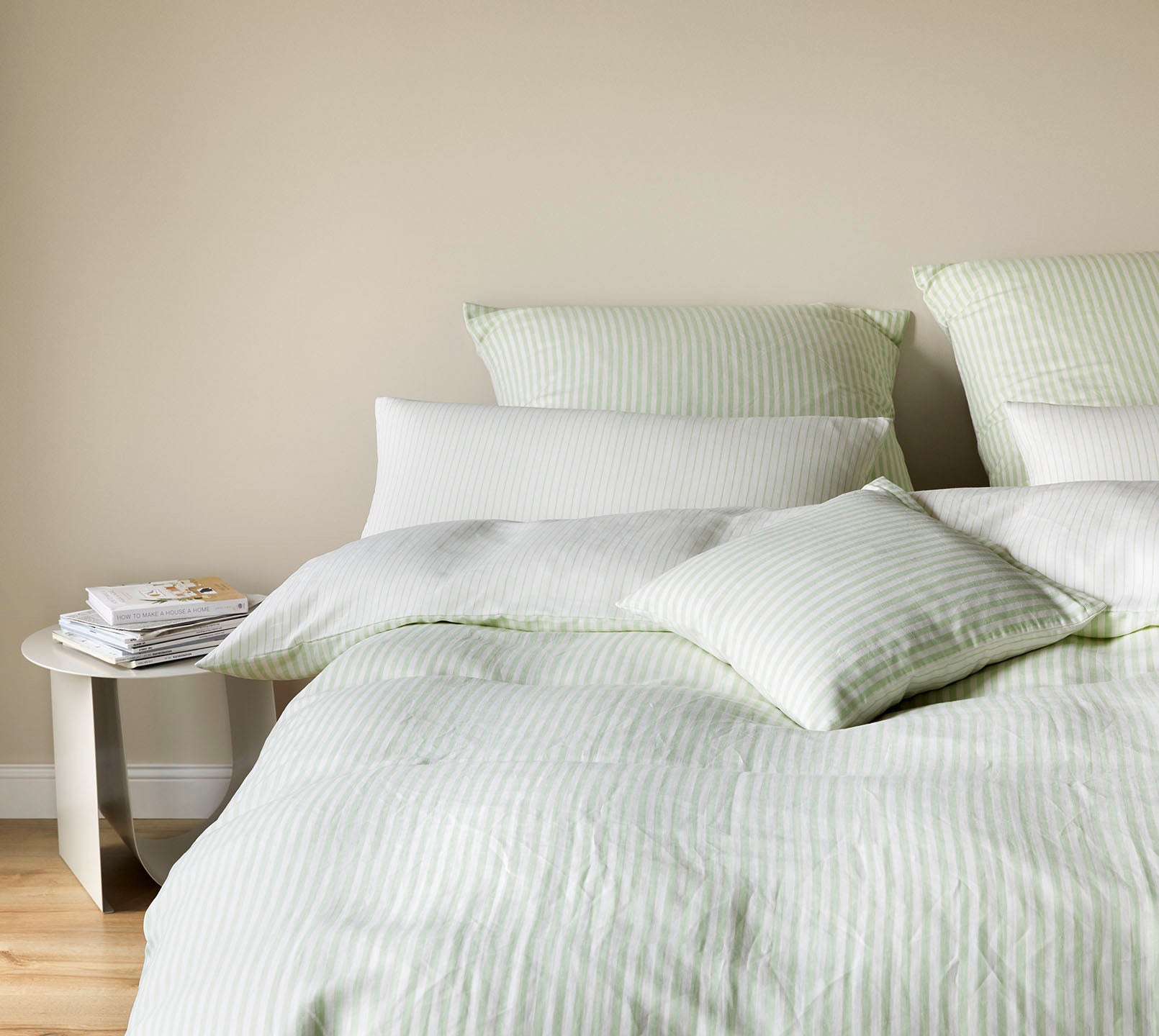 Halbleinen Wende-Bettwäsche Bold in Pastellgrün Uni Streifen Schlafzimmer #farbe_Bold Pastellgrün