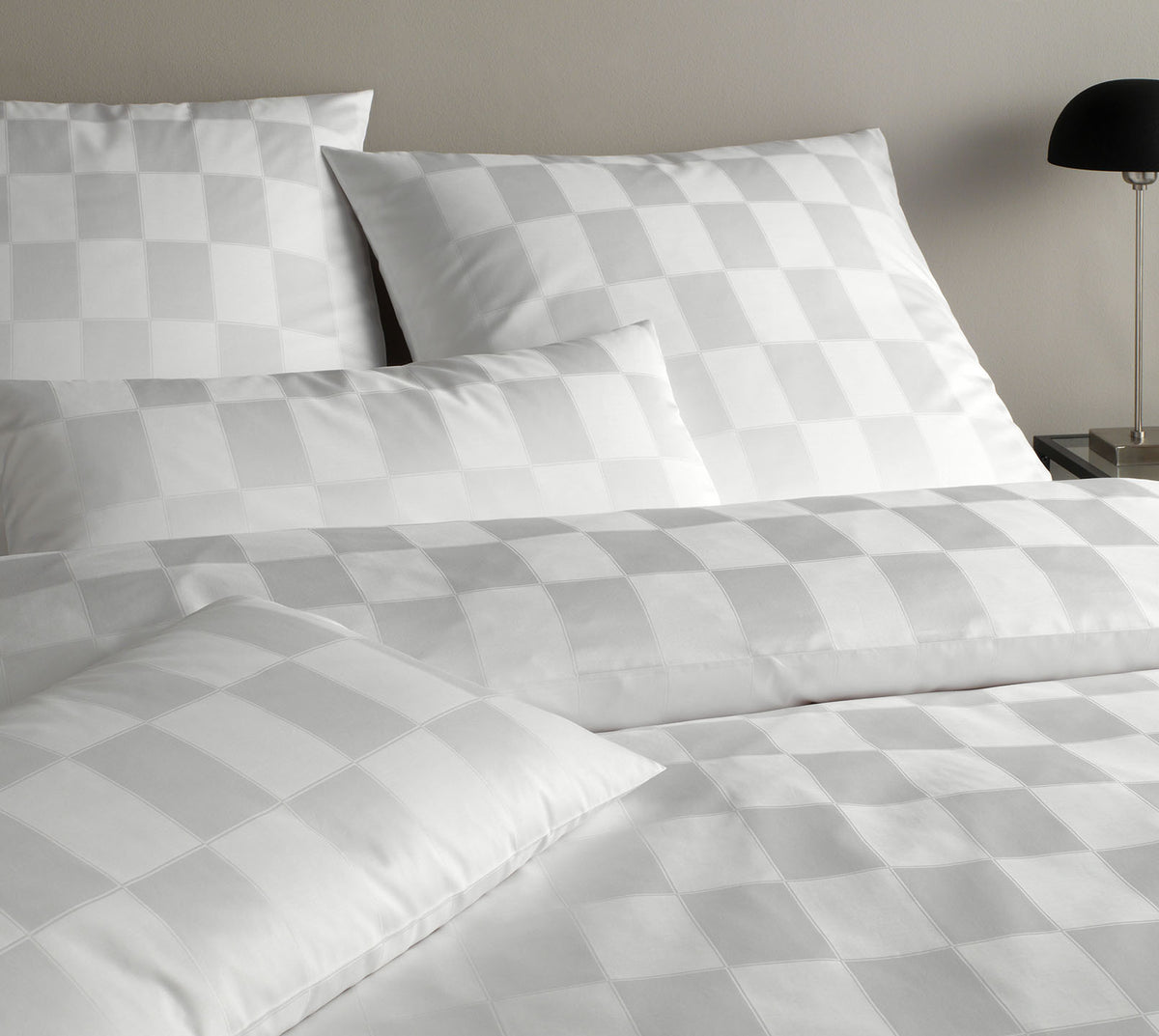 Jacquard Bettwaesche Courage in Weiss Karos Schlafzimmer #farbe_Weiß