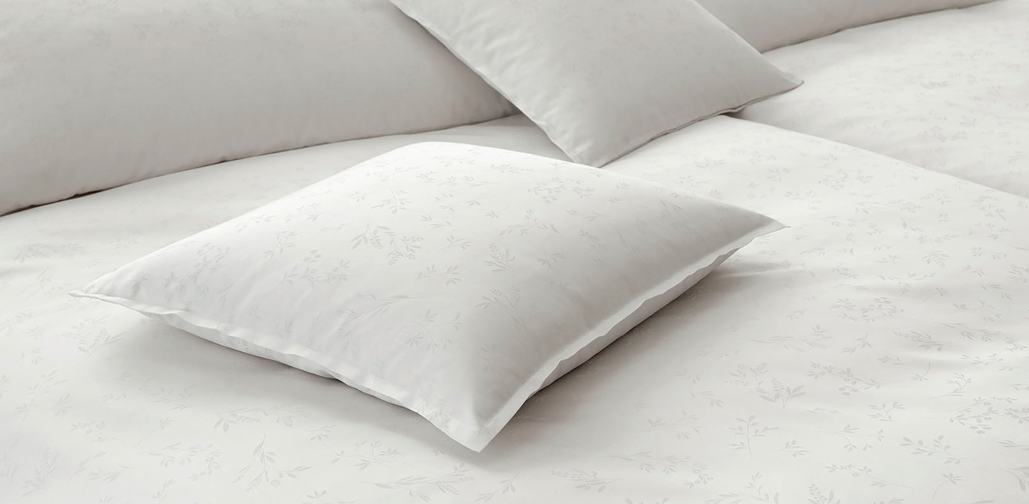 Jacquard Bettwäsche Delight Weiss Zweige Kissendetail