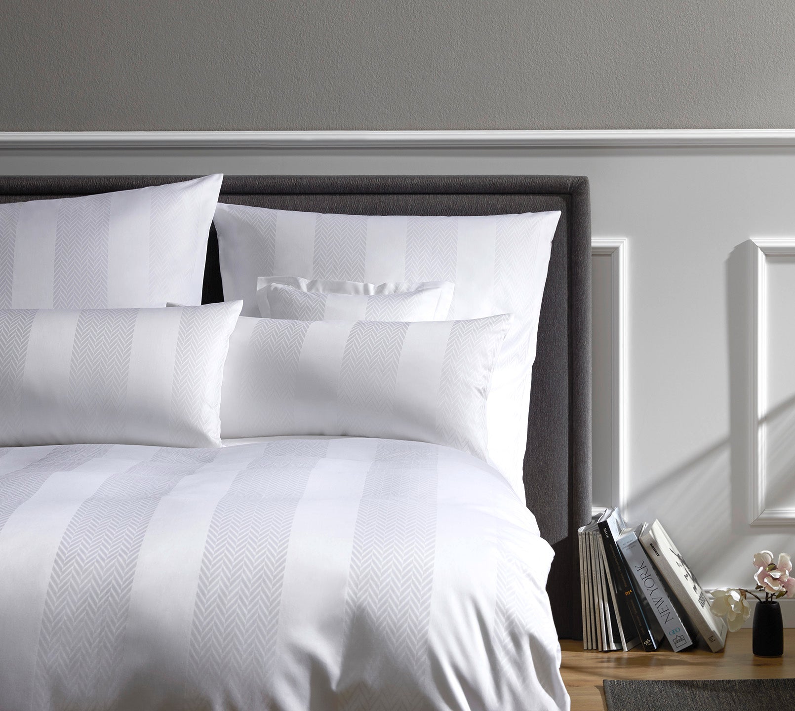 Jacquard Bettwaesche Metropolis in Weiss Fischgratstreifen Schlafzimmer #farbe_Weiß