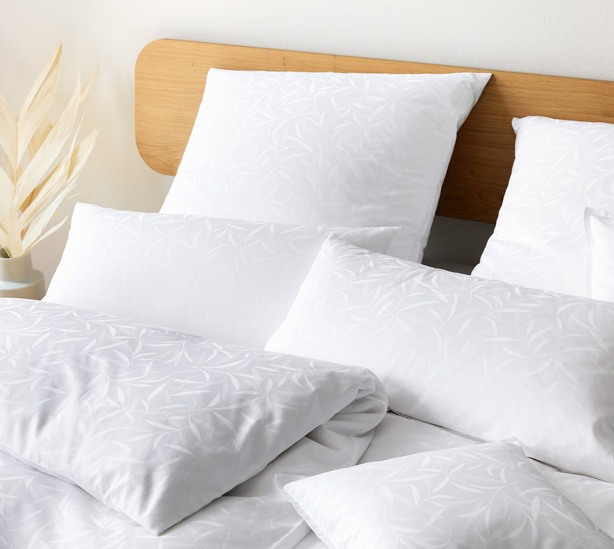 Jacquard Bettwaesche Muriel in Weiss Blaetter Schlafzimmer #farbe_Weiß