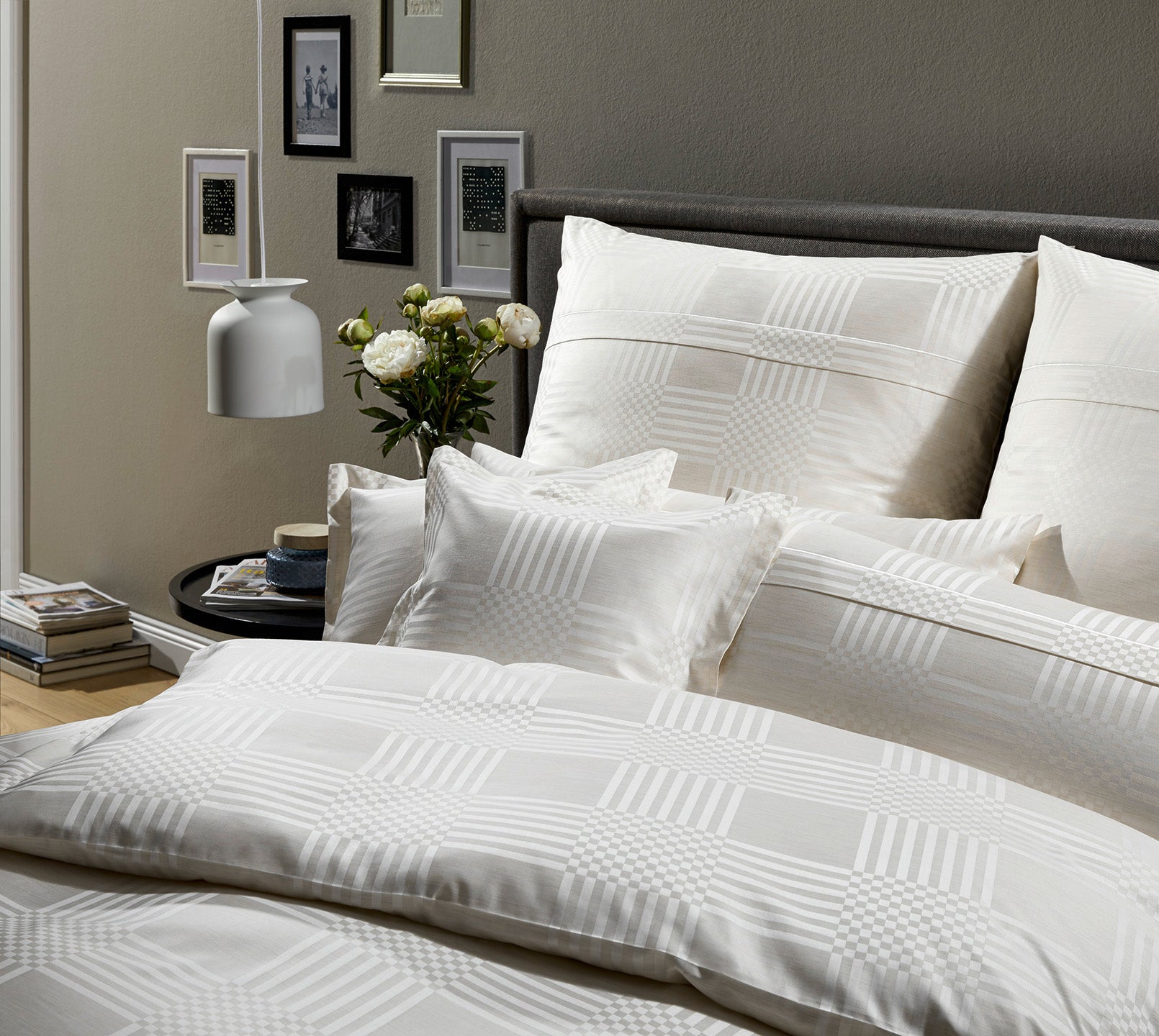 Jacquard Bettwaesche Palladium in Sand Karos Schlafzimmer #farbe_Sand