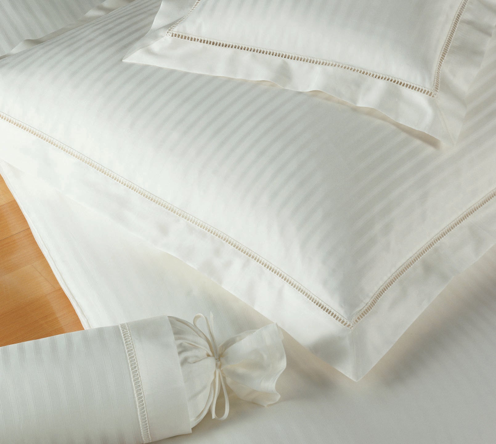 Jacquard Bettwaesche White House in Beige Streifen Detail #farbe_Natur
