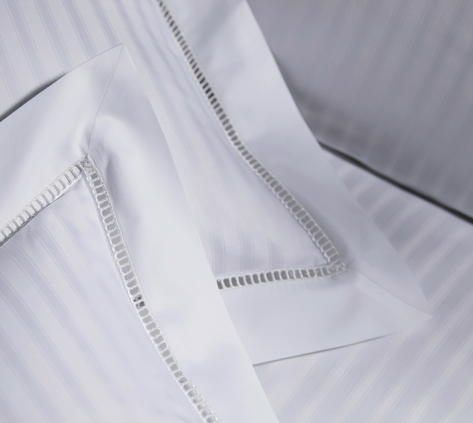 Jacquard Bettwaesche White House in Weiss Streifen Detail #farbe_Weiß