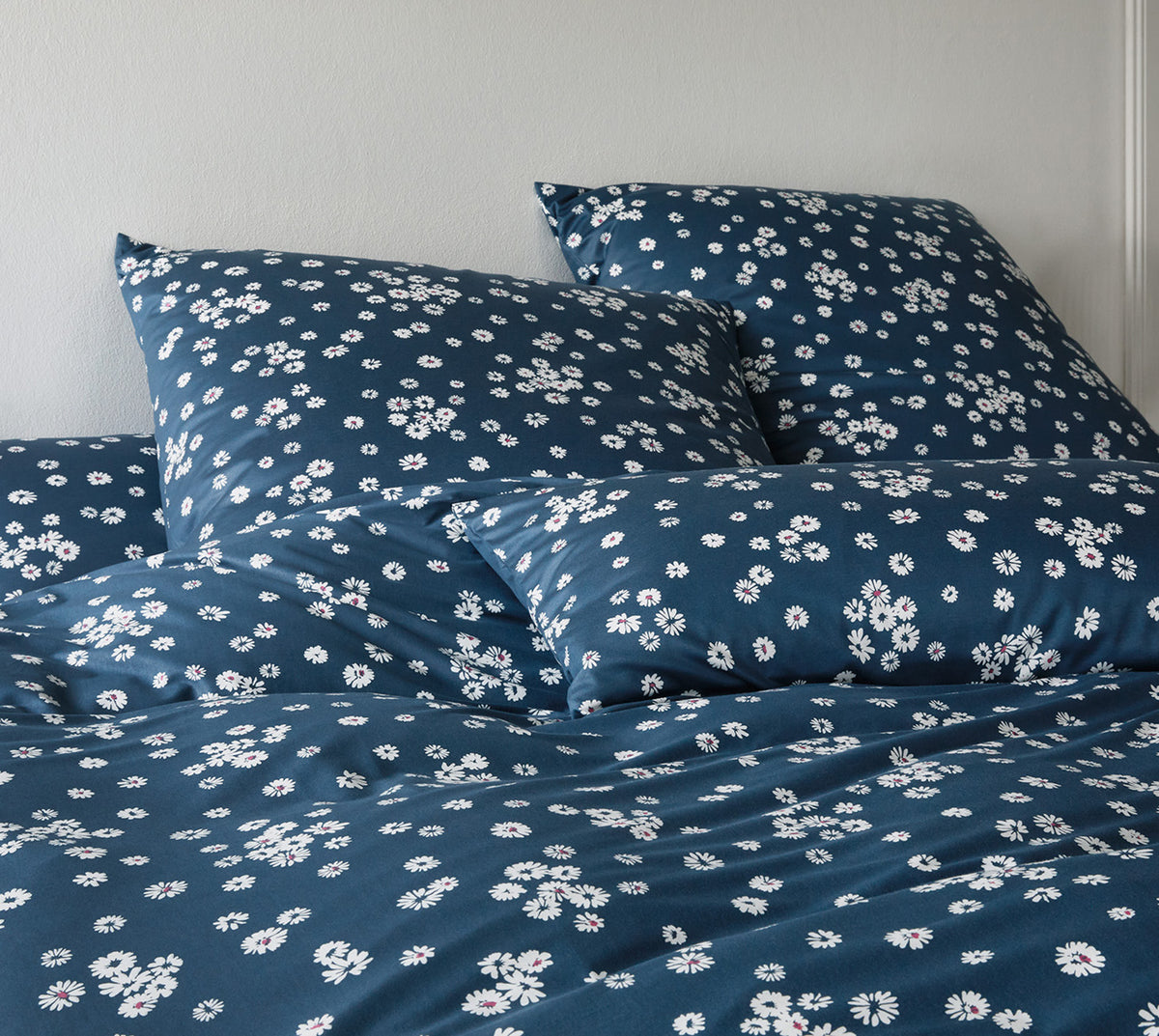 Jersey Bettwaesche Daisies in Marine Blüten Schlafzimmer #farbe_Marineblau