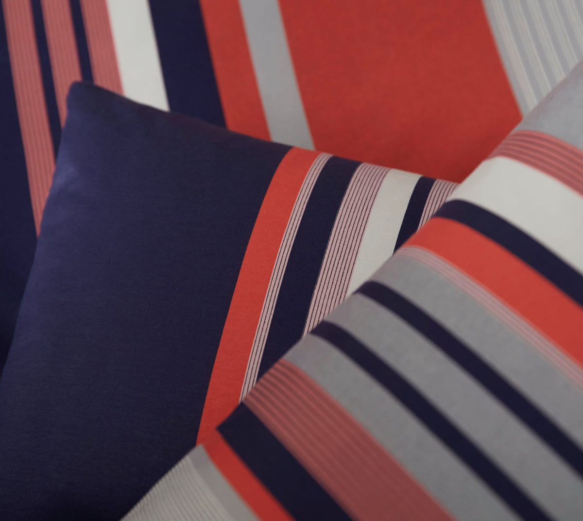 Jersey Bettwäsche Forward in Koralle Streifen Kissen #farbe_Forward Koralle