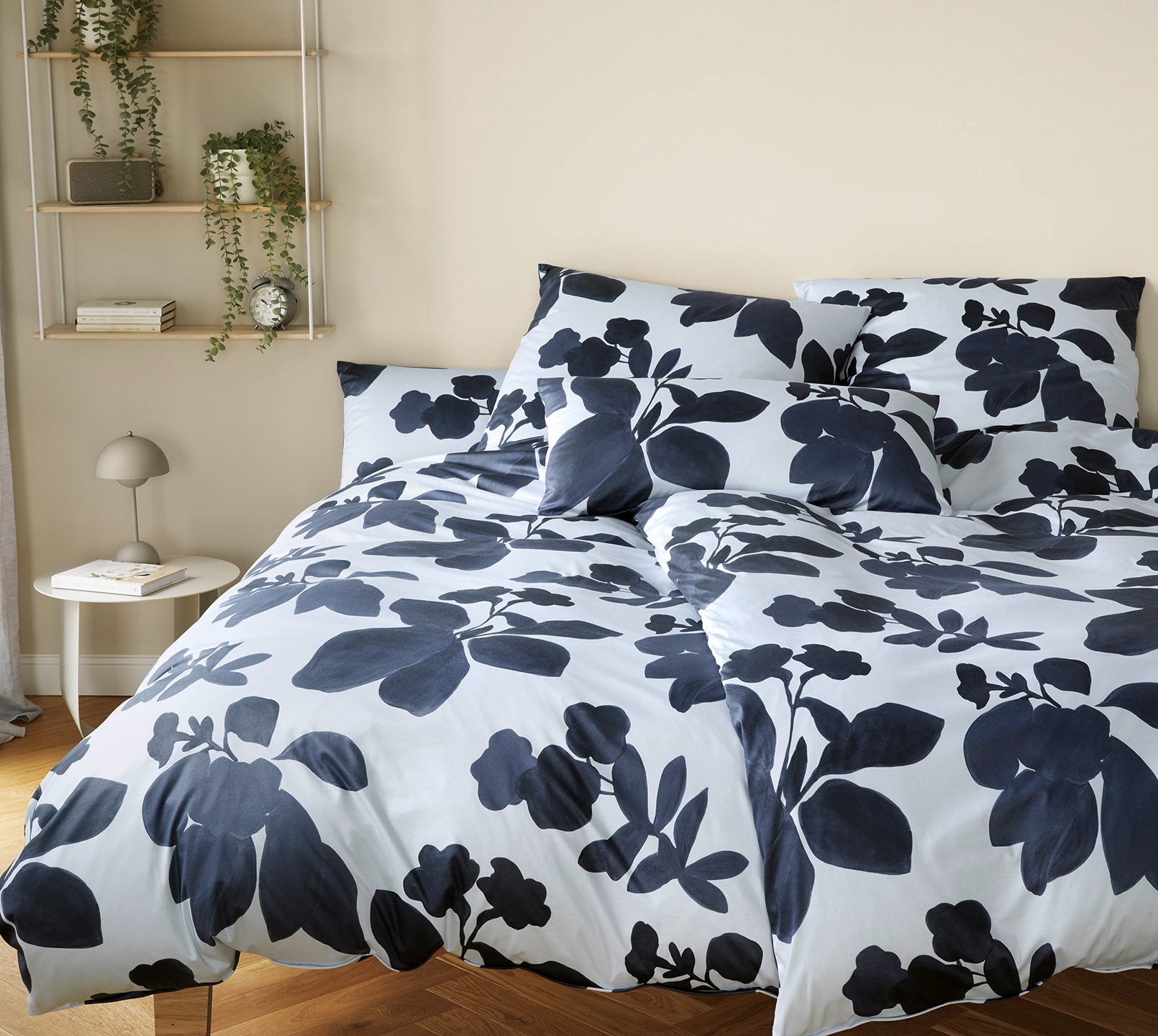 Jersey Bettwäsche Shadows in Denim-Blue Blüten Schlafzimmer #farbe_Shadows Denim-Blue