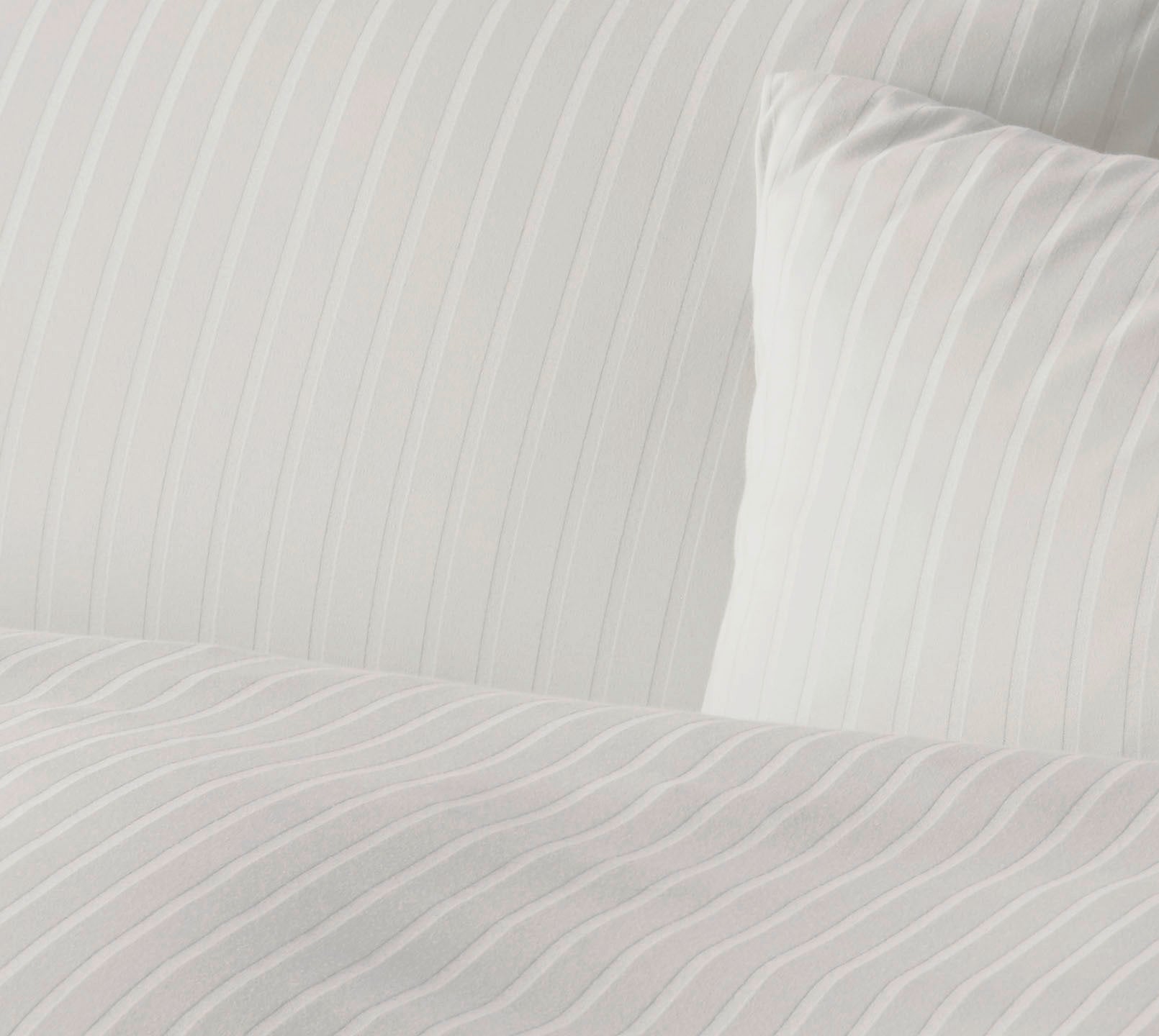Jersey Bettwaesche Solid Stripe in Wollweiss Struktur #farbe_Solid Stripe Wollweiß