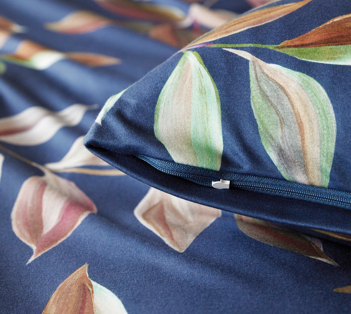Jersey Bettwäsche Wave in Dunkelblau Blätter Reißverschluss #farbe_Wave Dunkelblau