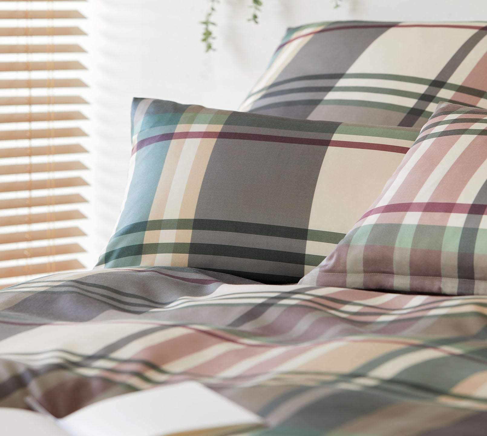 Satin Bettwaesche Angle in Rot Karos Stoff