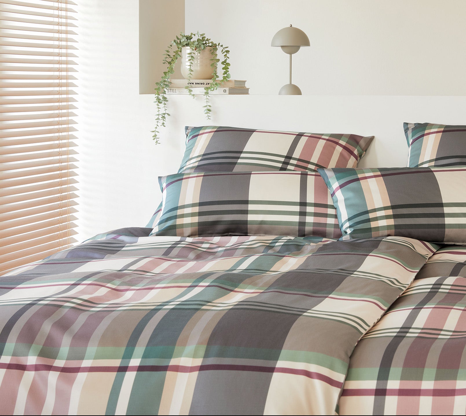 Satin Bettwaesche Angle in Rot Karos Schlafzimmer