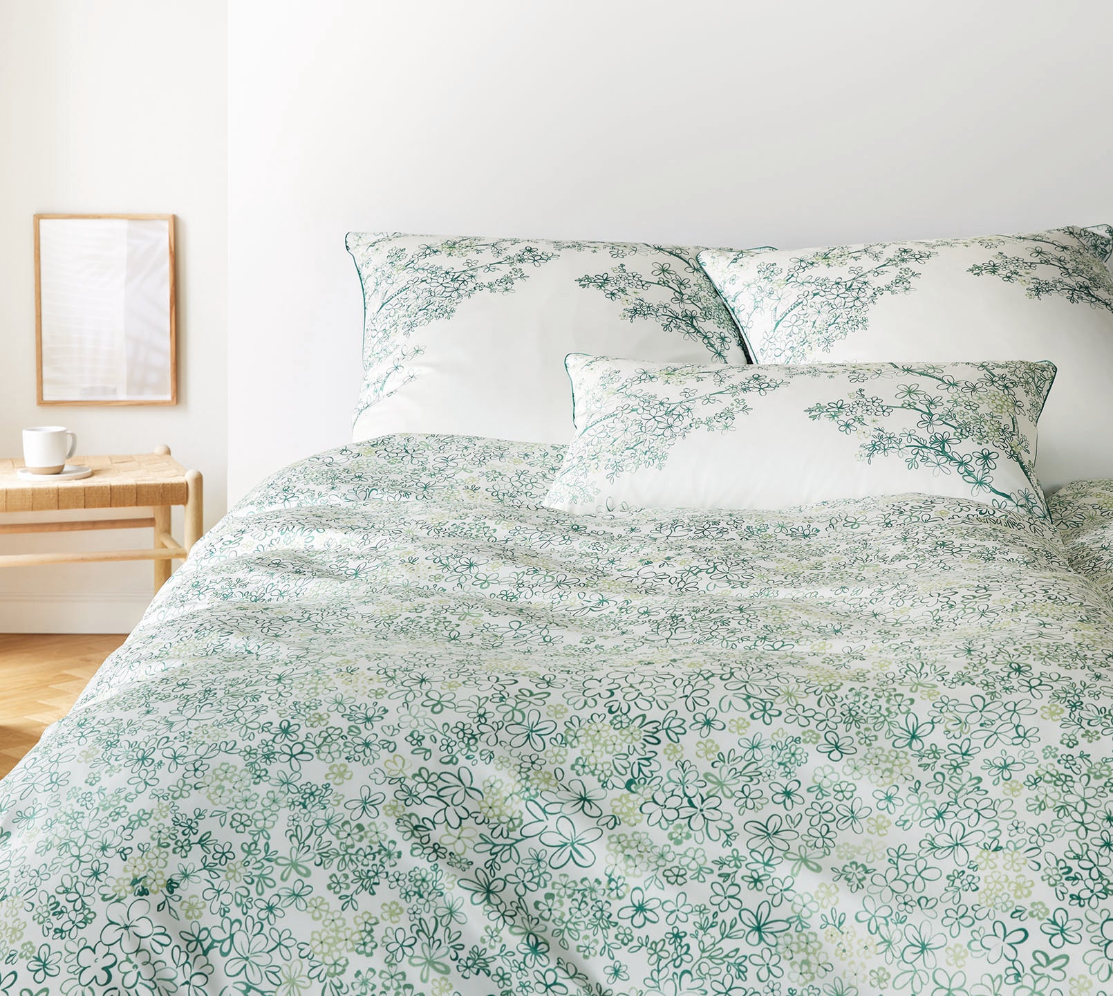 Satin Bettwäsche Belle in Blattgrün Blüten Schlafzimmer #farbe_Belle Blattgrün