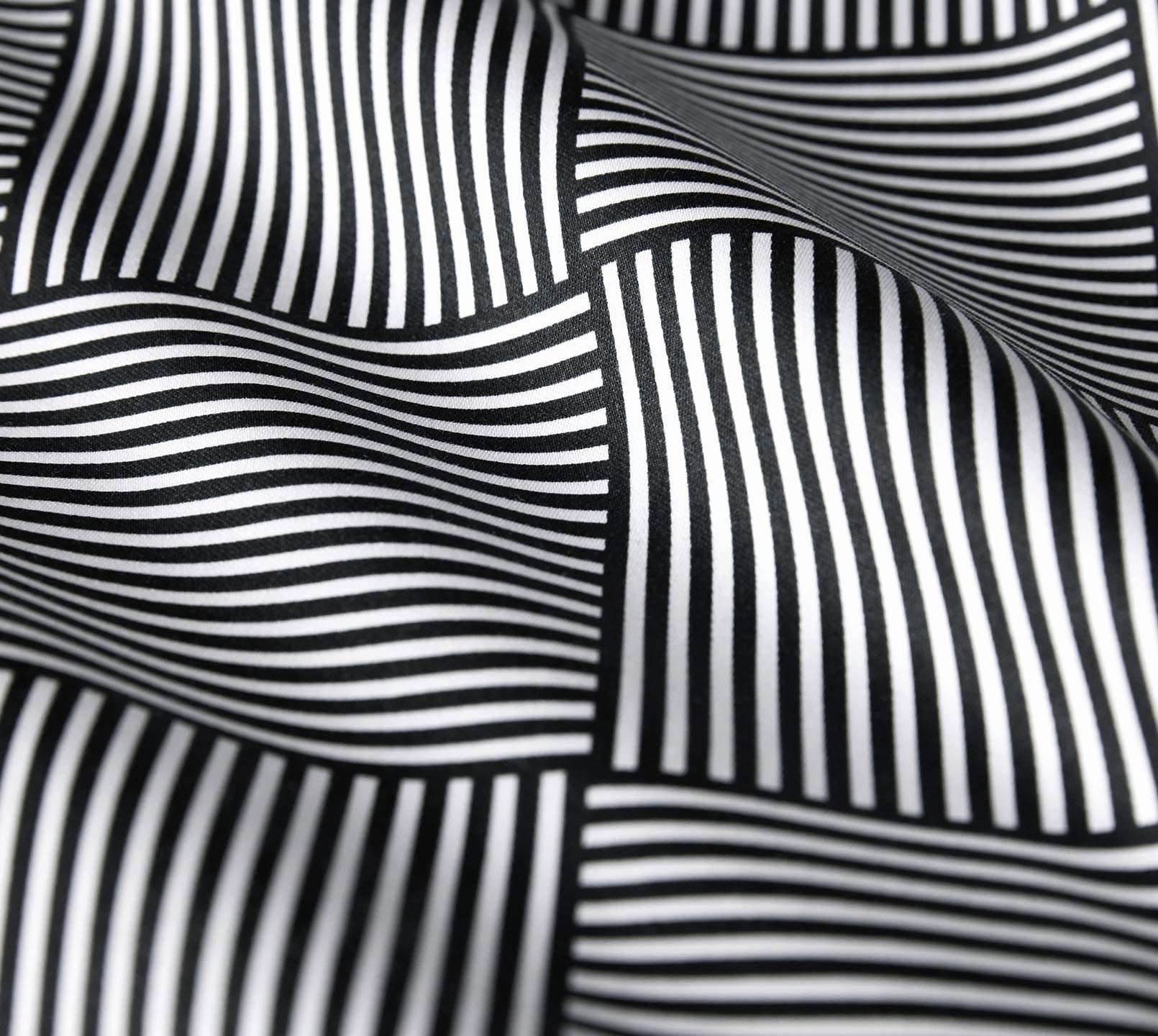 Satin Bettwäsche Crossover Karo Material #farbe_Crossover Schwarz-Weiß