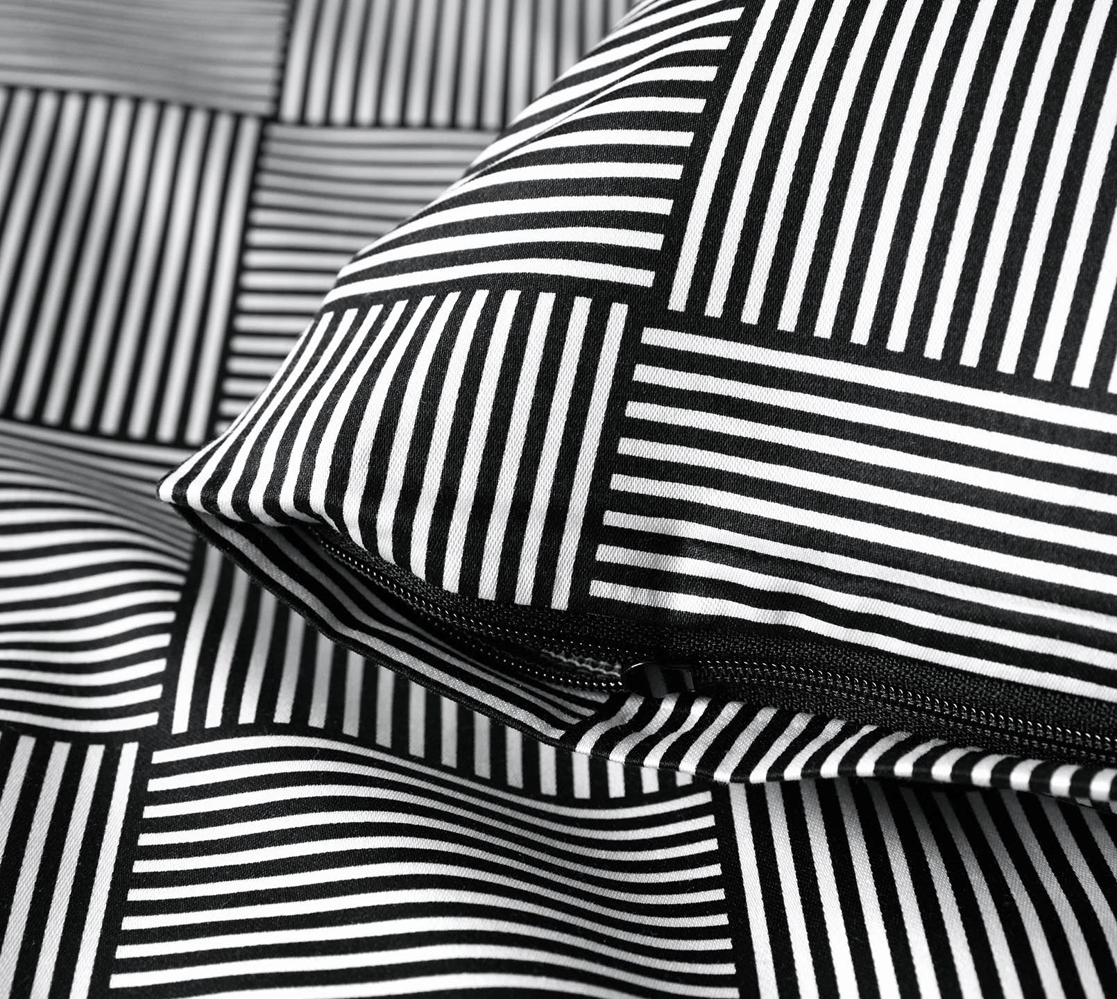 Satin Bettwäsche Crossover Karo Reißverschluss #farbe_Crossover Schwarz-Weiß