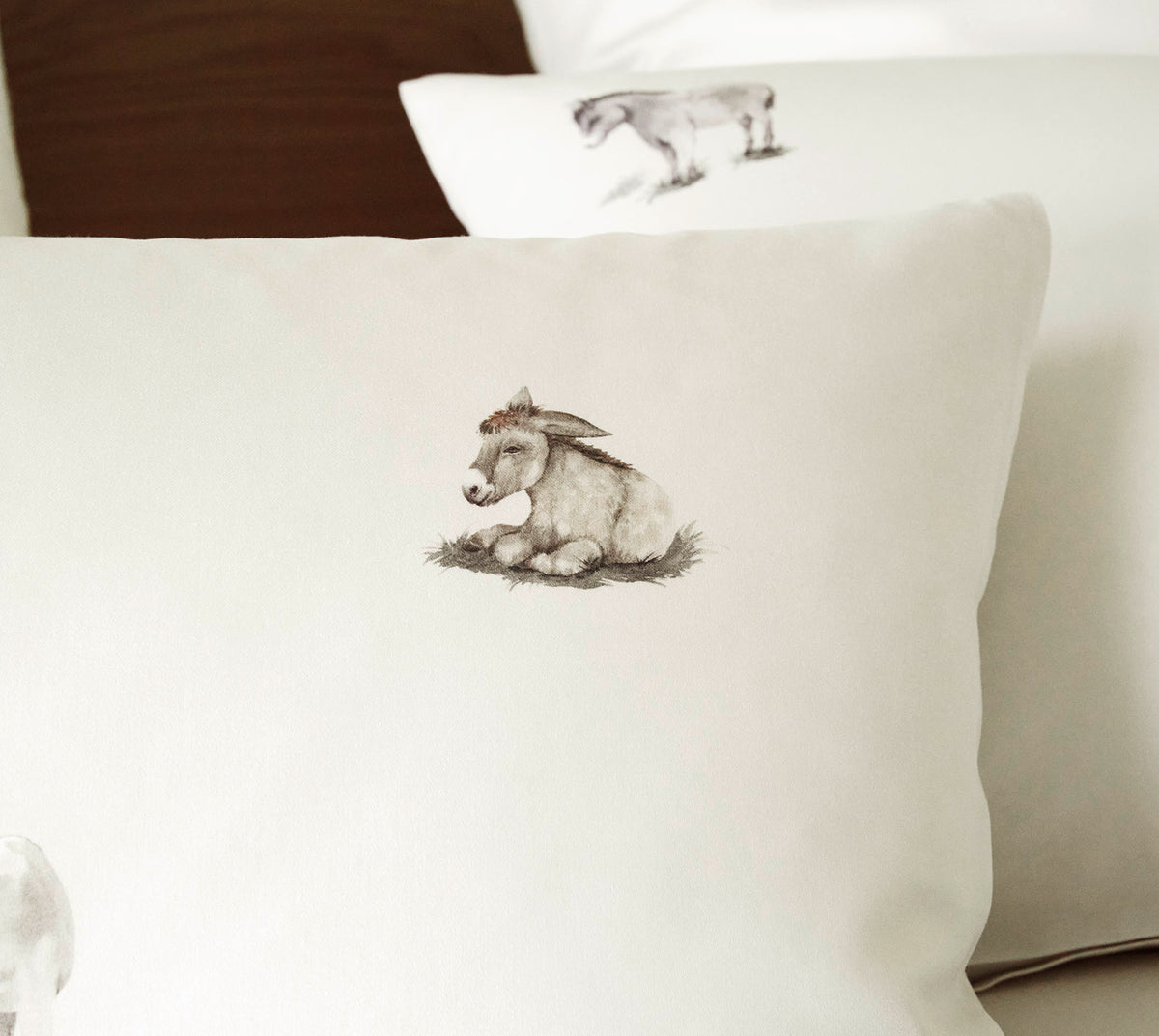 Satin Bettwäsche Donkey in Offwhite Esel Detail 3 #farbe_Offwhite