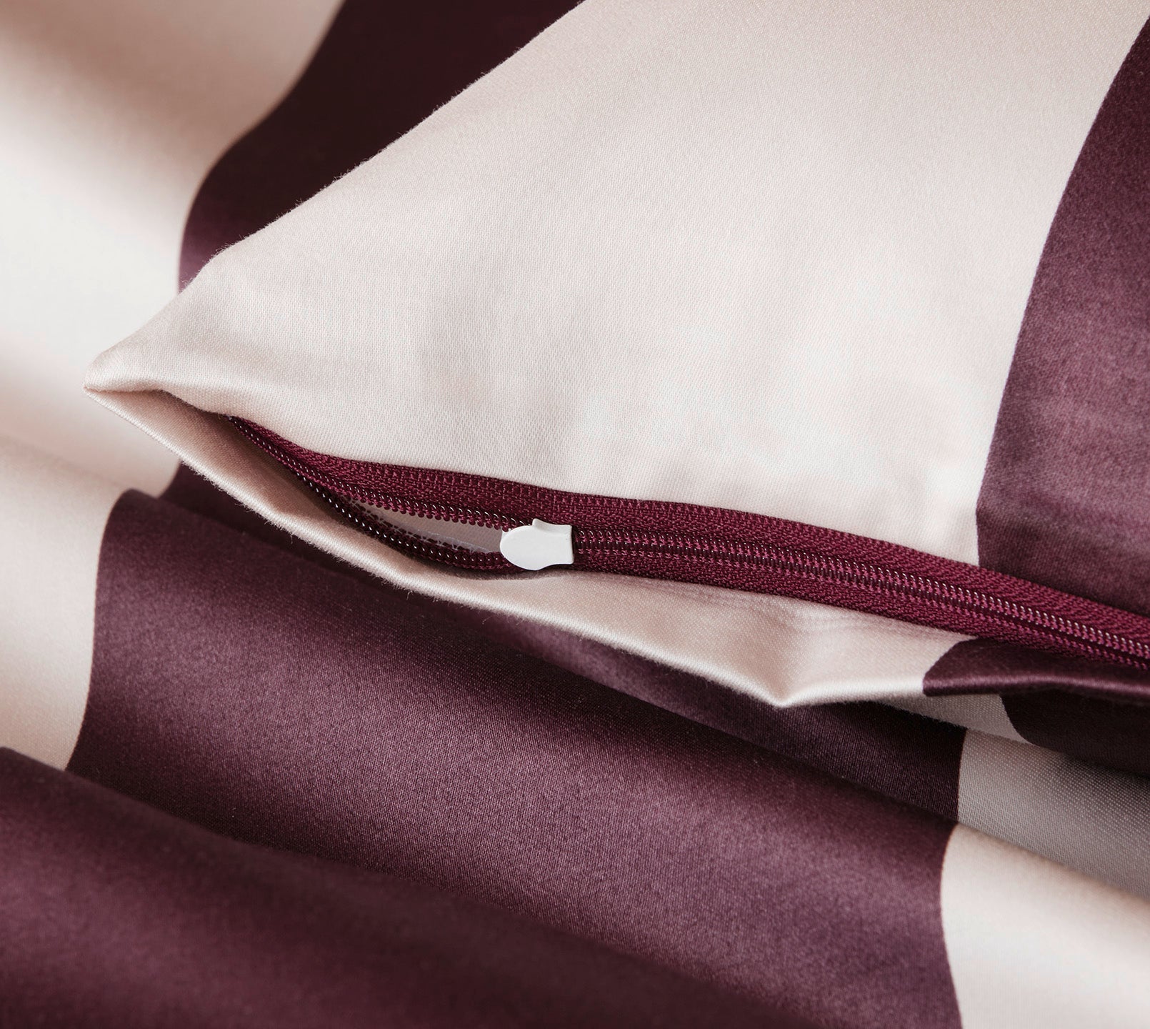 Satin Bettwäsche Duo in Rosé-Wine Streifen Reißverschluss #farbe_Duo Rose-Wine