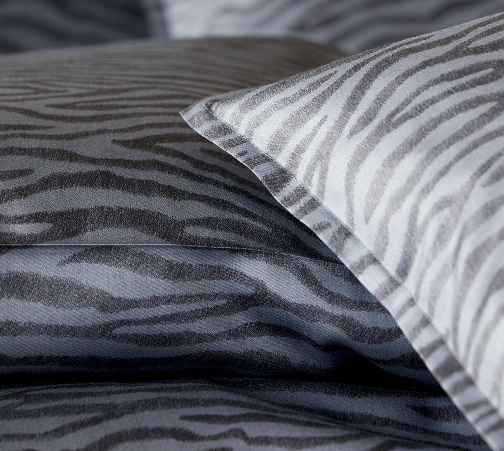 Satin Bettwaesche Etosha in Grau Stoff #farbe_Granit