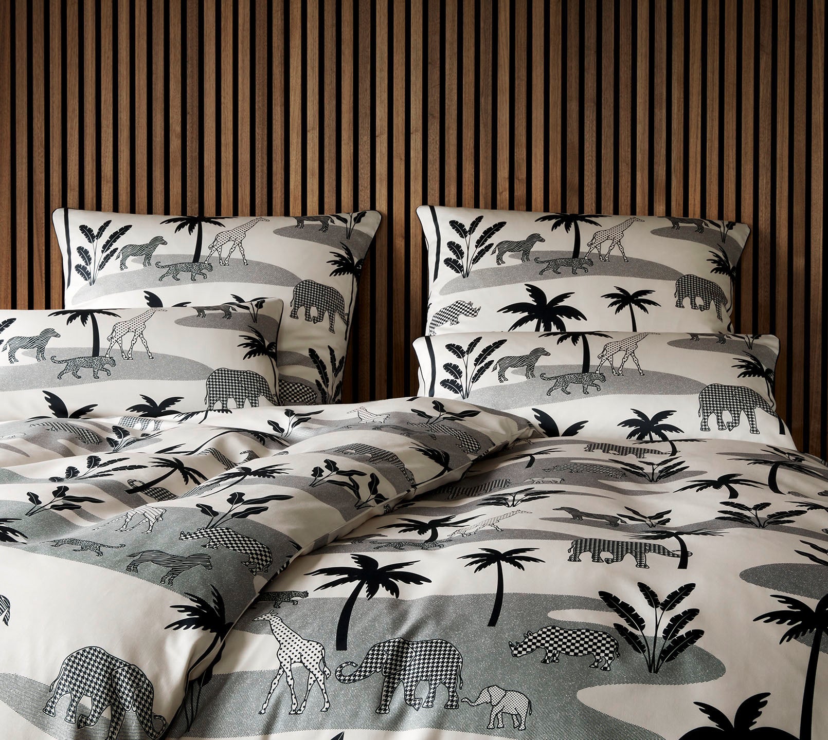 Satin Bettwäsche Jungle Graphic in Schwarz-Sand Dschungeltiere Schlafzimmer #farbe_Jungle Graphic Schwarz-Sand