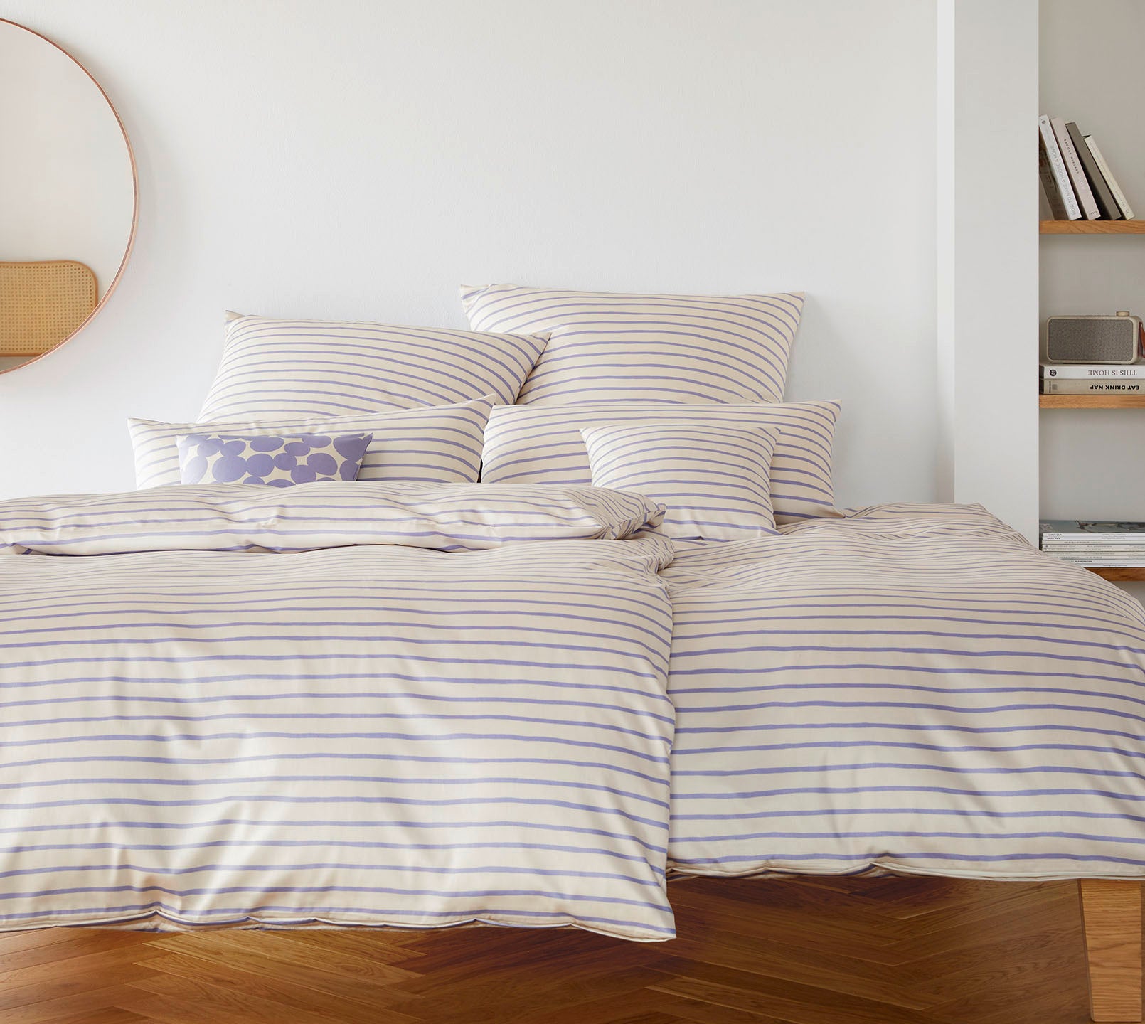 Satin Bettwaesche Lines in Flieder Streifen Detail 2 #farbe_Lines Flieder