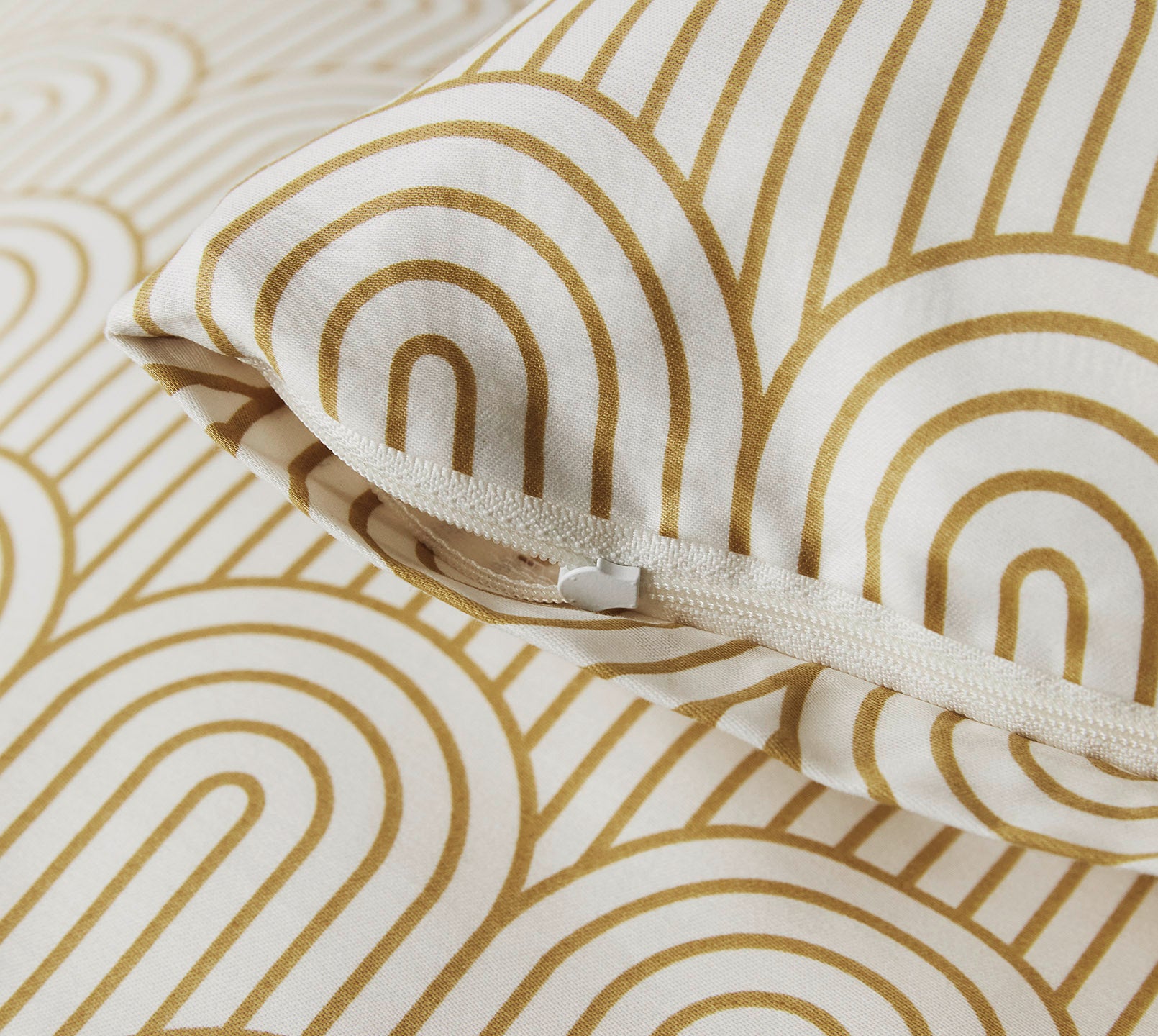 Satin Bettwäsche Maison Arcs in Gold Bögen Reißverschluss #farbe_Maison Arcs Gold