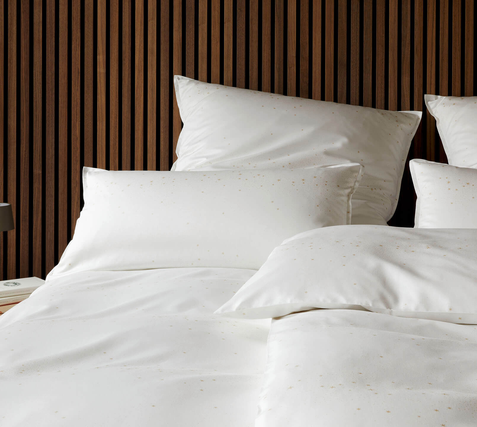 Satin Bettwäsche Milkyway in Weiß Sterne Schlafzimmer #farbe_Milkyway Weiß