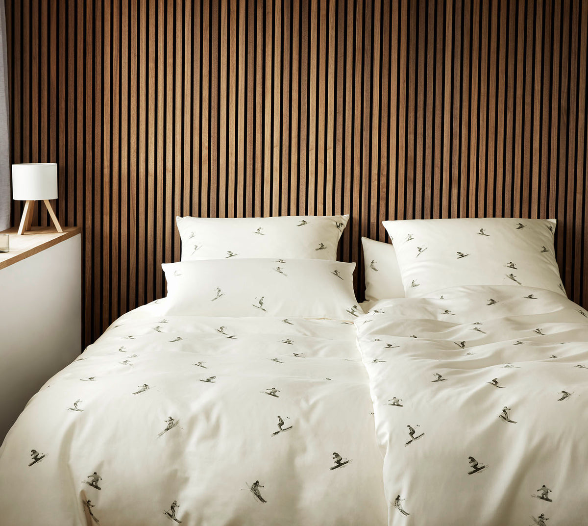 Satin Bettwäsche Mono Ski in Zirbe Skifahrer Schlafzimmer #farbe_Mono Ski Zirbe