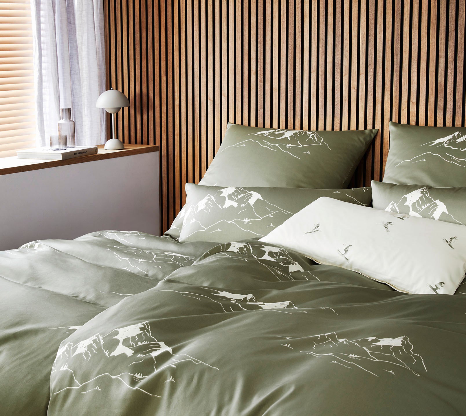 Satin Bettwäsche Mountain Top in Zirbe Bergmotiv Kissenmix #farbe_Mountain Top Zirbe