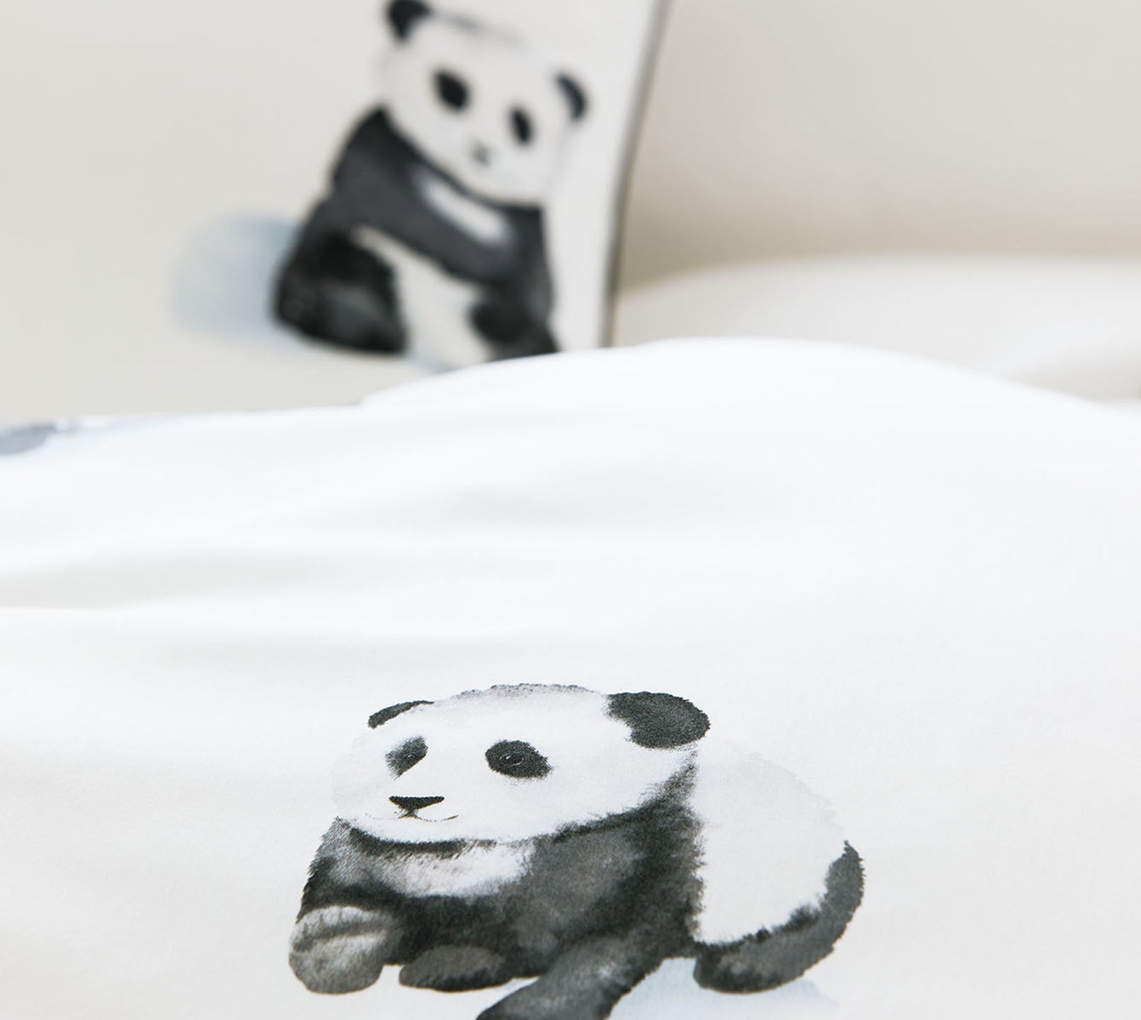 Satin Bettwäsche Panda Bear in Weiß Pandabär Detail 4 #farbe_Panda Bear Weiß