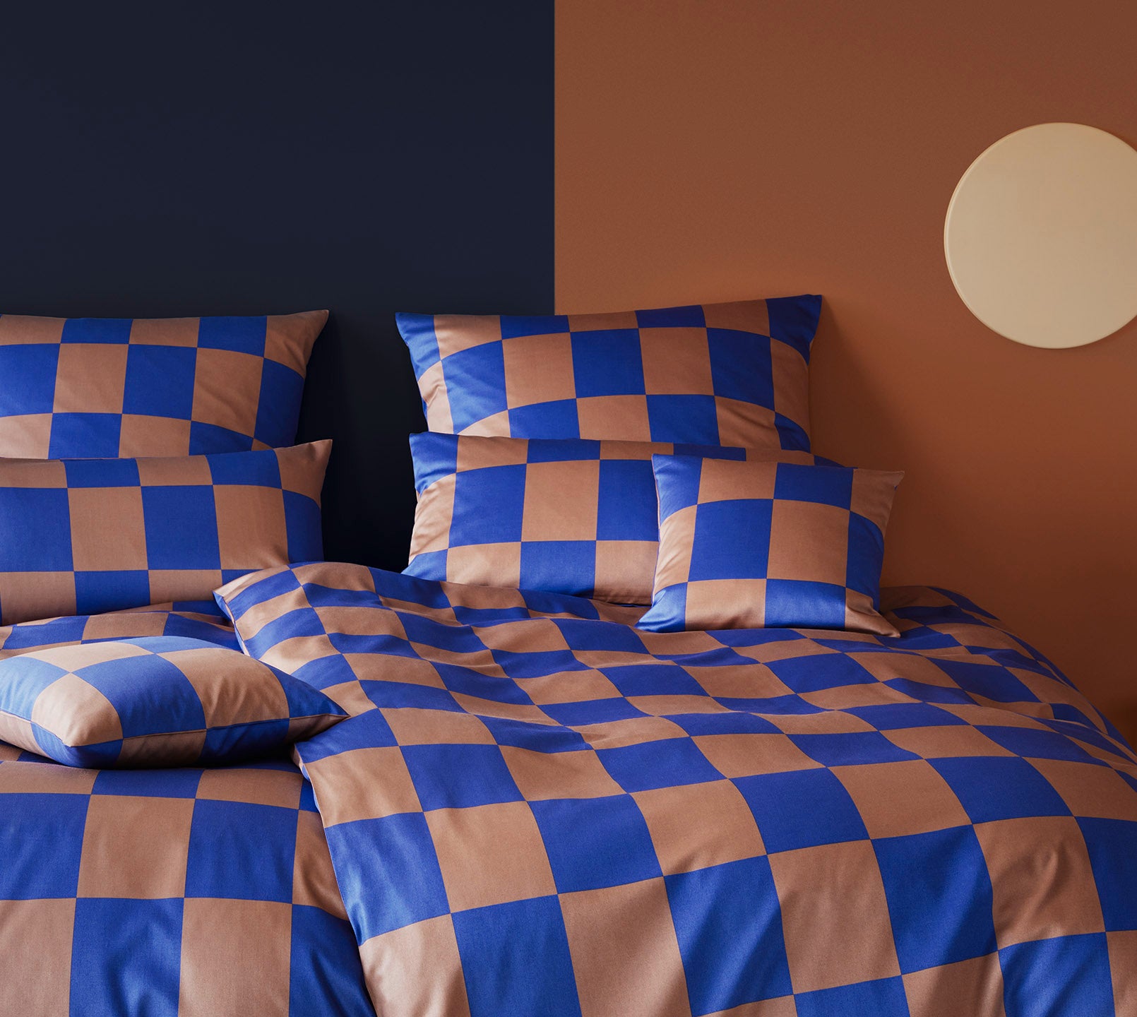 Satin Bettwäsche Plenty in Kobalt-Mousse Karo Schlafzimmer #farbe_Plenty Kobalt-Mousse