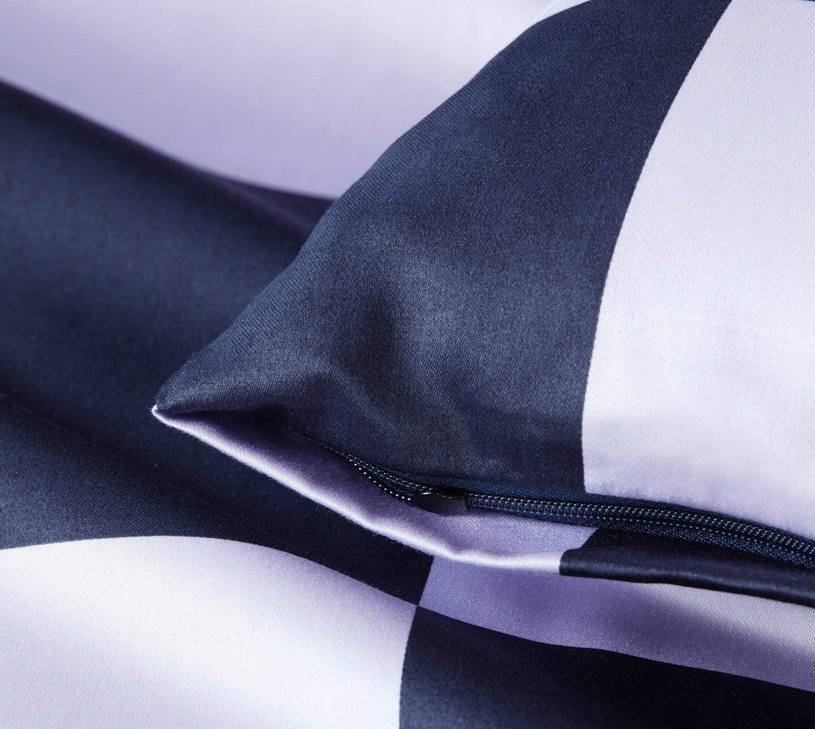 Satin Bettwäsche Plenty in Purple Karo Reißverschluss #farbe_Plenty Purple