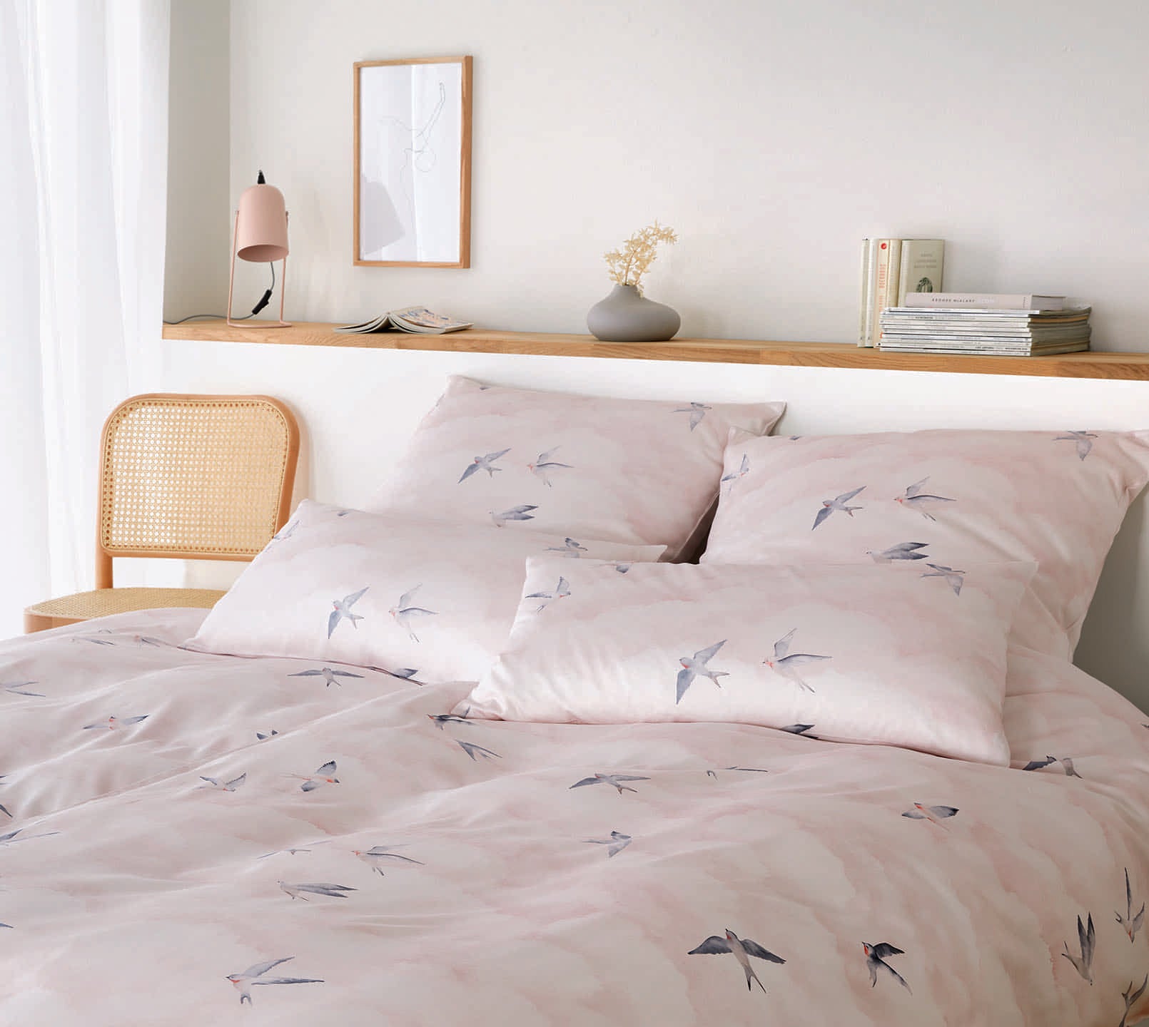 Satin Bettwäsche Reverie Rose Schwalben Schlafzimmer #farbe_Reverie Pale Pink