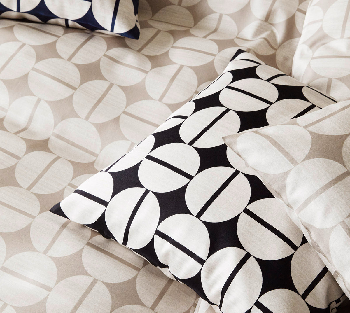 Satin Bettwäsche Soho in Graphit Kuller Kissenmix #farbe_Soho Graphit