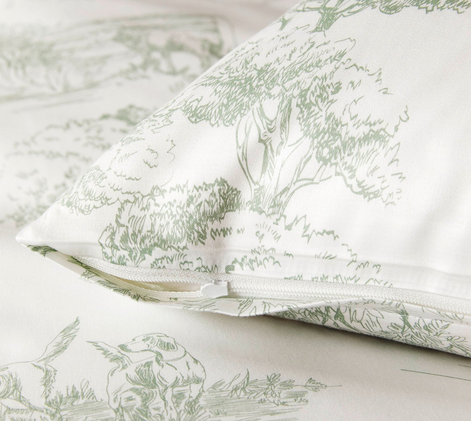 Satin Bettwäsche Toile de Jouy in Pistazie Landschaften Reißverschluss
#farbe_Toile de Jouy Pistazie