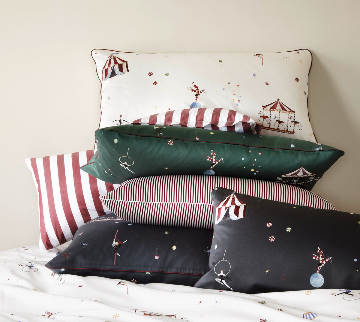 Satin Bettwäsche Variete in Weiß Zirkusmotive Kissenmix #farbe_Weiß