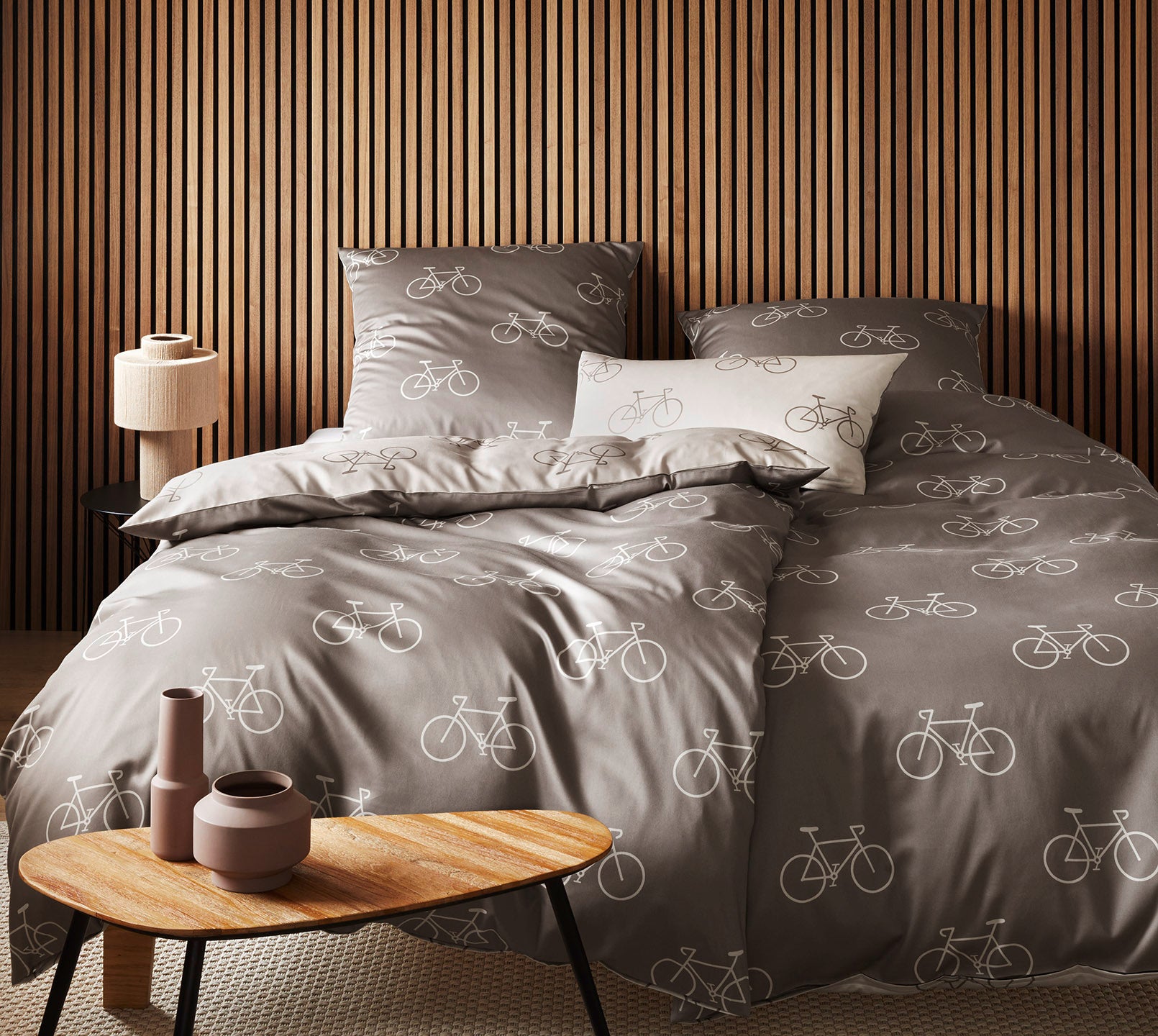 Satin Wende Bettwäsche Velo in Taupe Fahrrad Detail Schlafzimmer #farbe_Velo Taupe