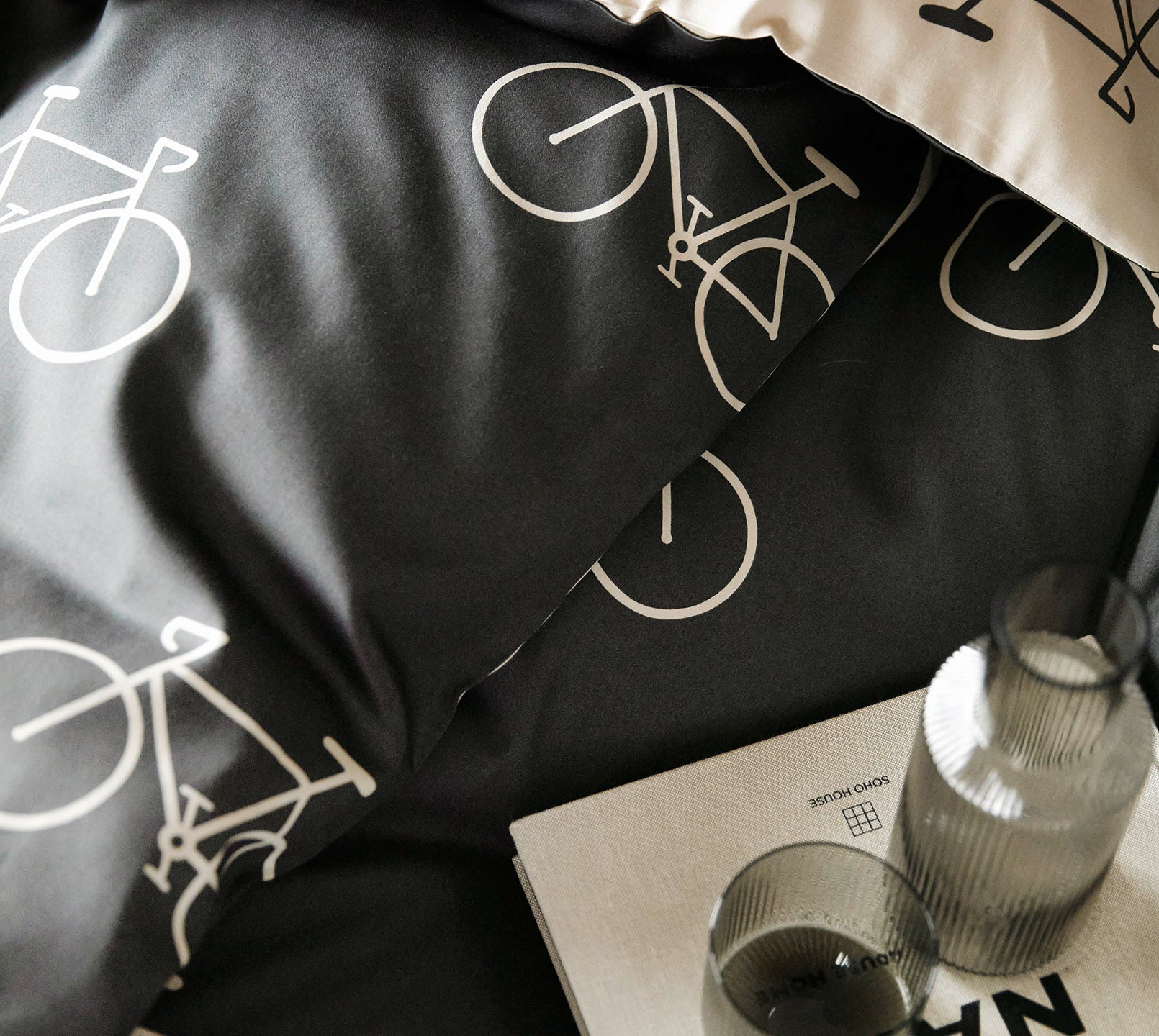 Satin Wende Bettwäsche Velo in Anthra Fahrrad Detail 1 #farbe_Velo Anthra