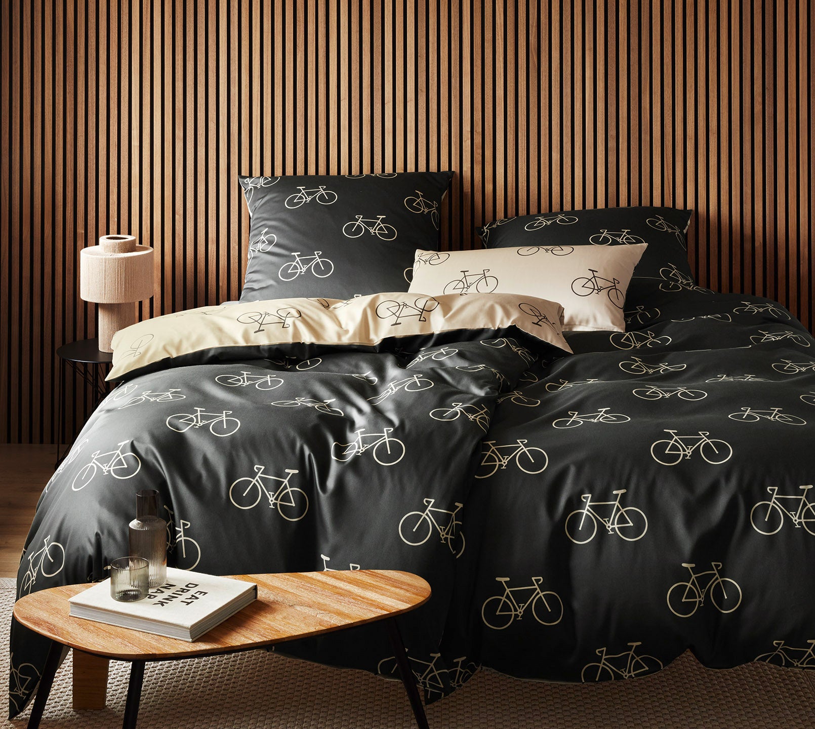 Satin Wende Bettwäsche Velo in Anthra Fahrrad Detail Schlafzimmer #farbe_Velo Anthra