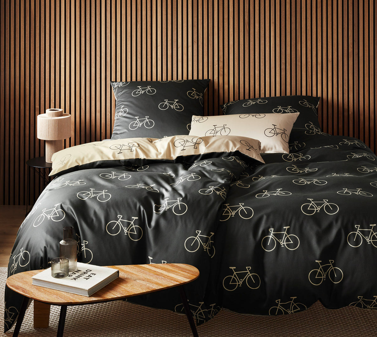 Satin Wende Bettwäsche Velo in Anthra Fahrrad Detail Schlafzimmer #farbe_Velo Anthra