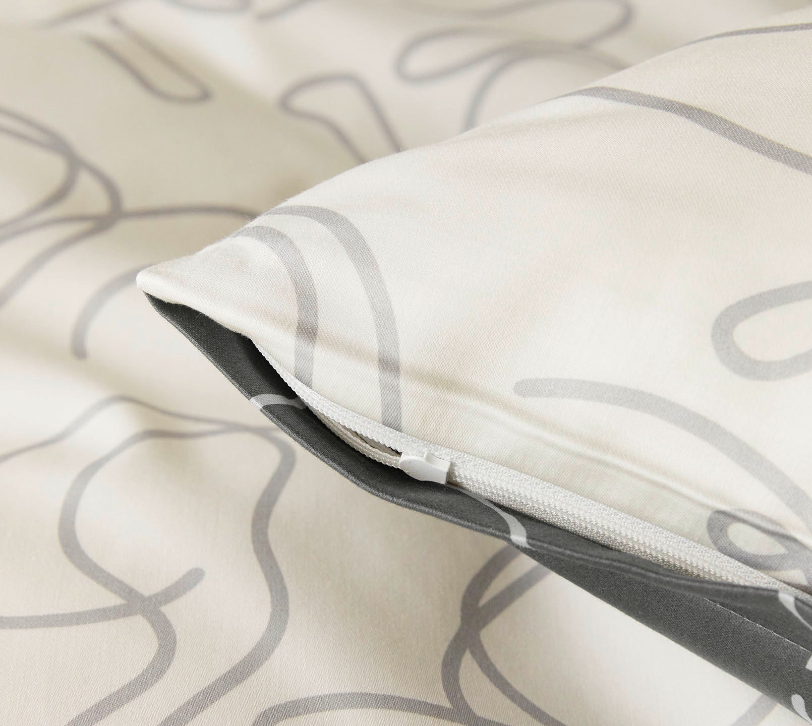 Satin Wende-Bettwäsche Cats in Creme-Grau Katzenmotiv Reißverschluss #farbe_Cats Creme-Grau