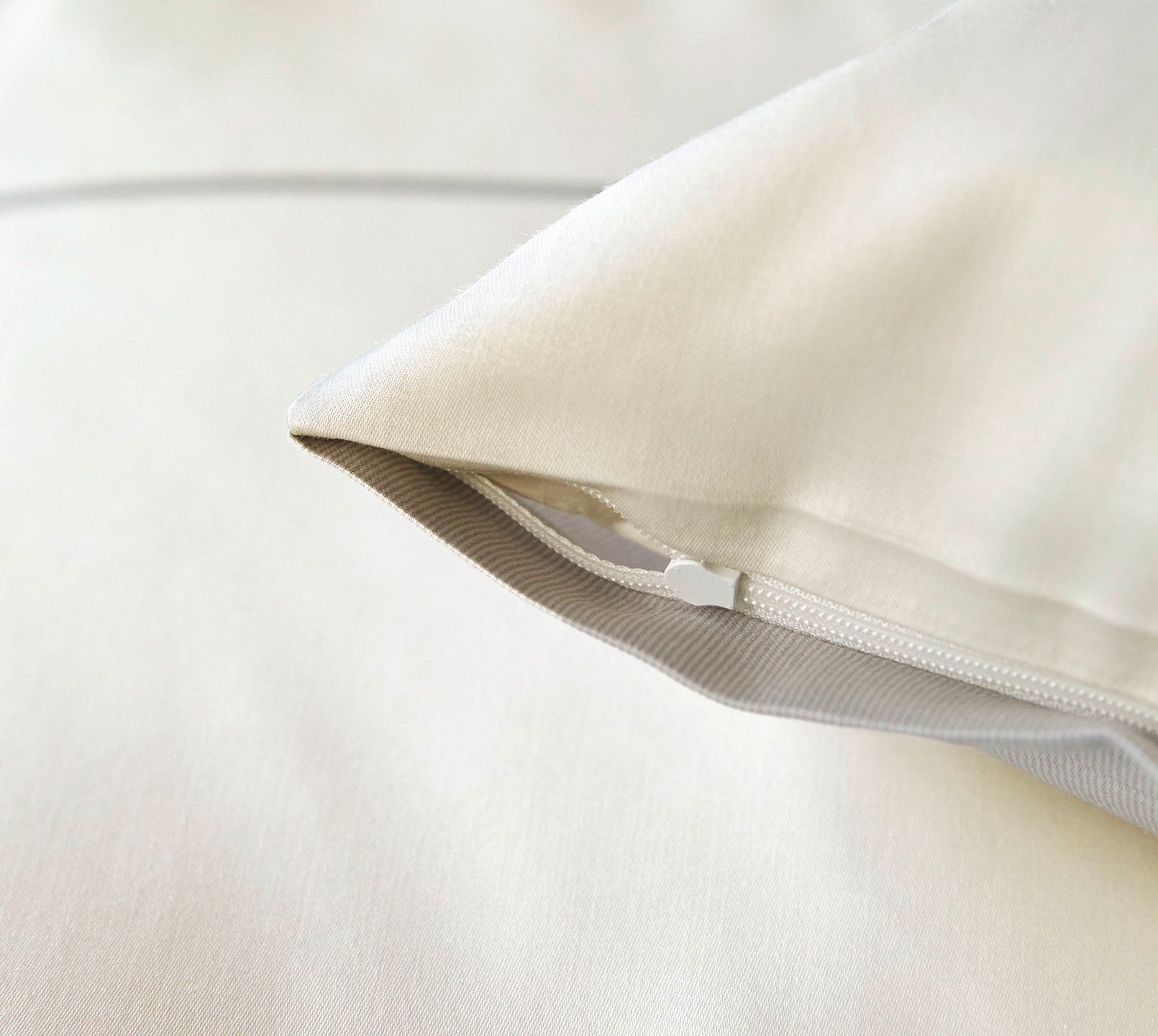 Satin Wende-Bettwäsche You & Me in Creme-Grau Katzenmotiv Reißverschluss #farbe_You & Me Creme